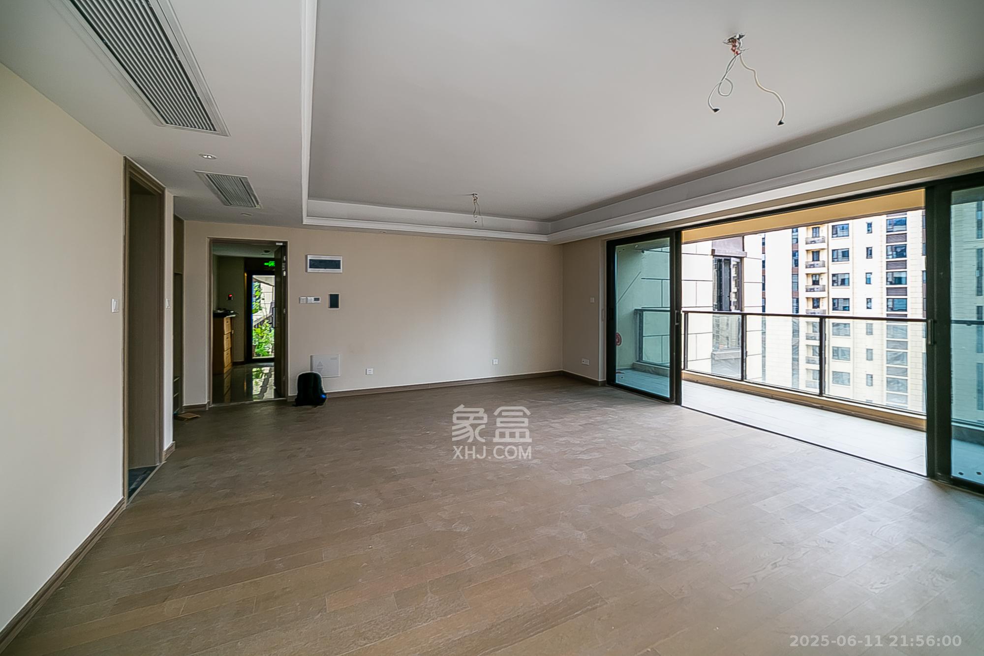 新力铂园(江山云著) 4室2厅2卫 222.0万 新力铂园(江山云著) 4室2厅2卫 222.0万客厅