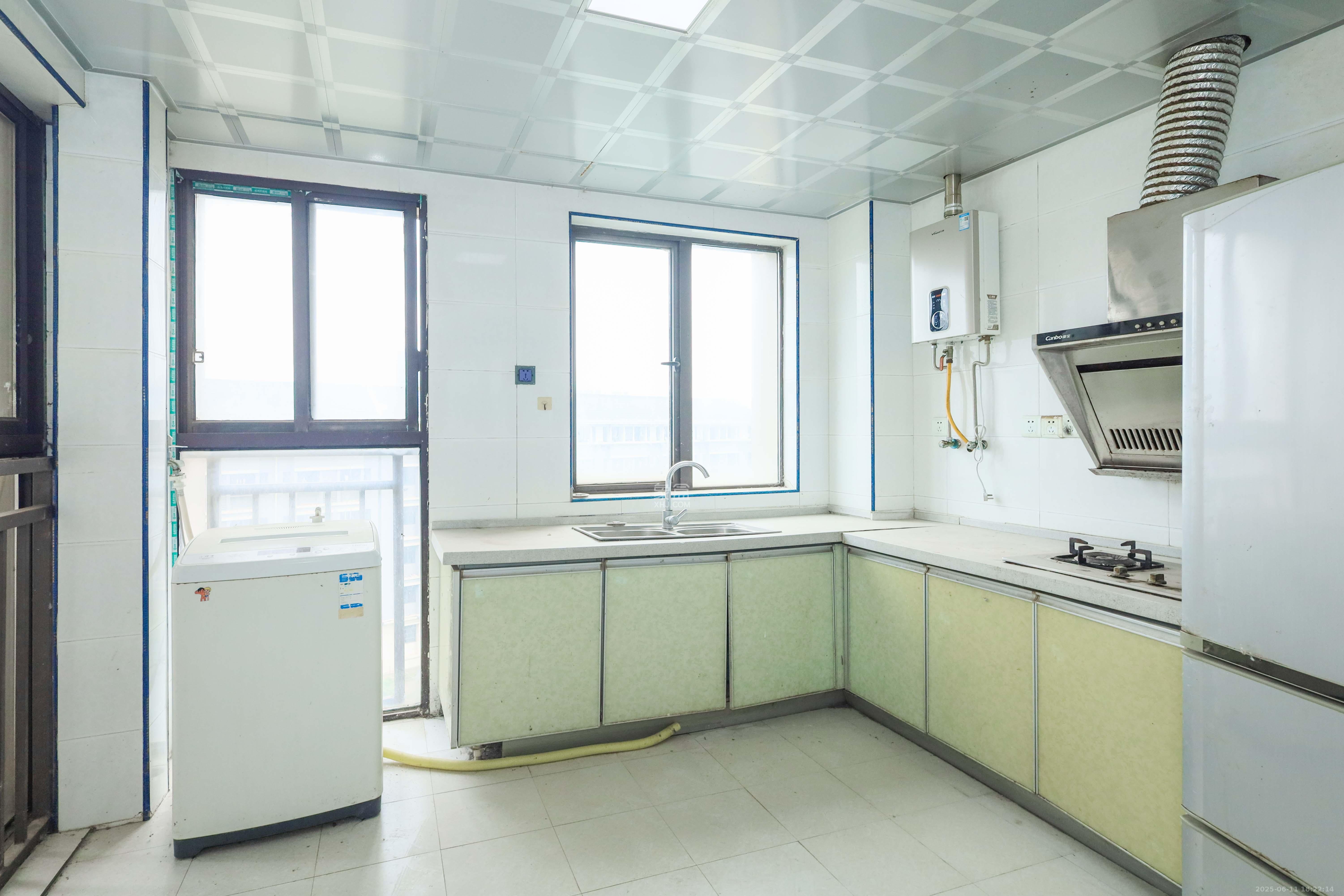 旭辉御府  4室2厅1卫    139.0万 旭辉御府  4室2厅1卫    139.0万厨房