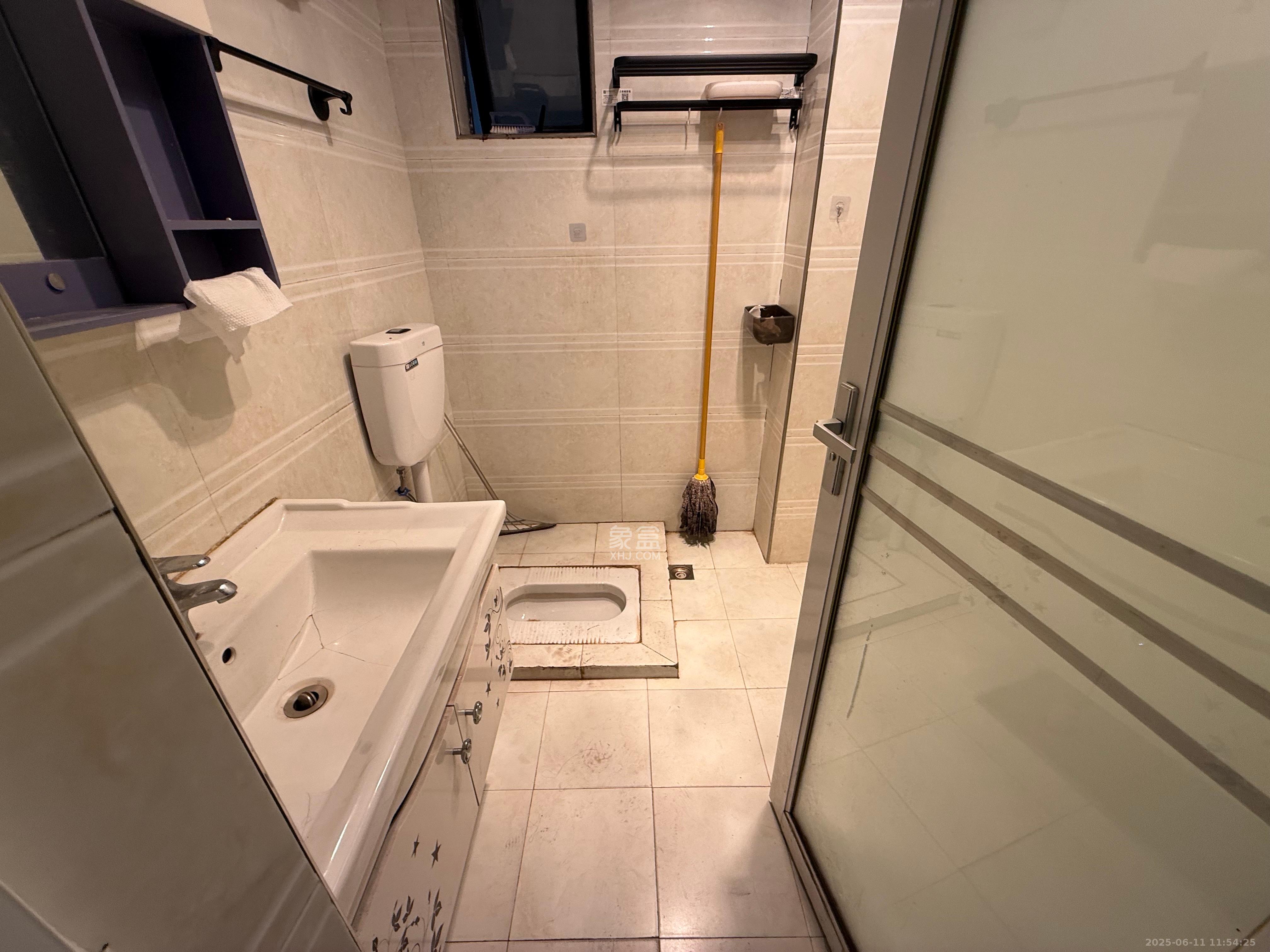 兴联小区 3室2厅2卫 1700.0元/月 兴联小区 3室2厅2卫 1700.0元/月室内图