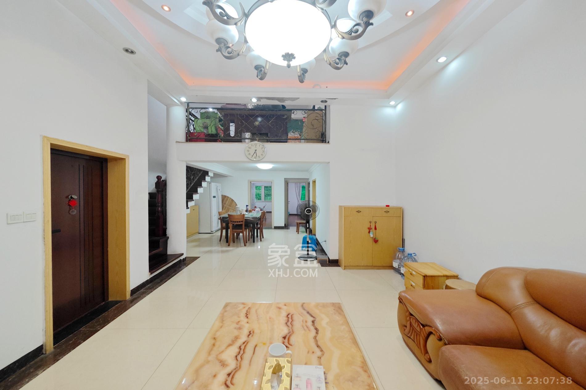 建丰公寓(长沙卷烟厂宿舍) 4室2厅2卫 82.8万 建丰公寓(长沙卷烟厂宿舍) 4室2厅2卫 82.8万客厅