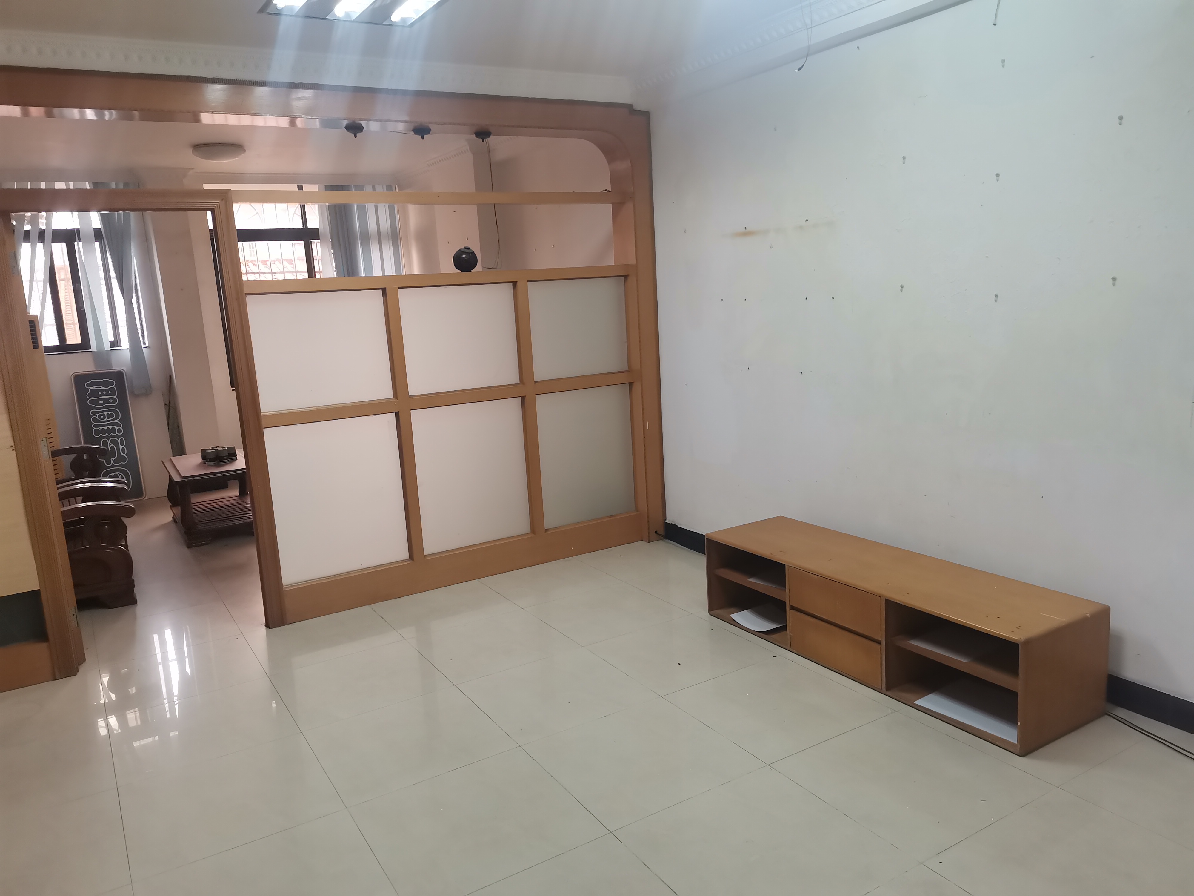 康业西湖苑 2室2厅1卫 1800.0元/月 康业西湖苑 2室2厅1卫 1800.0元/月室内图