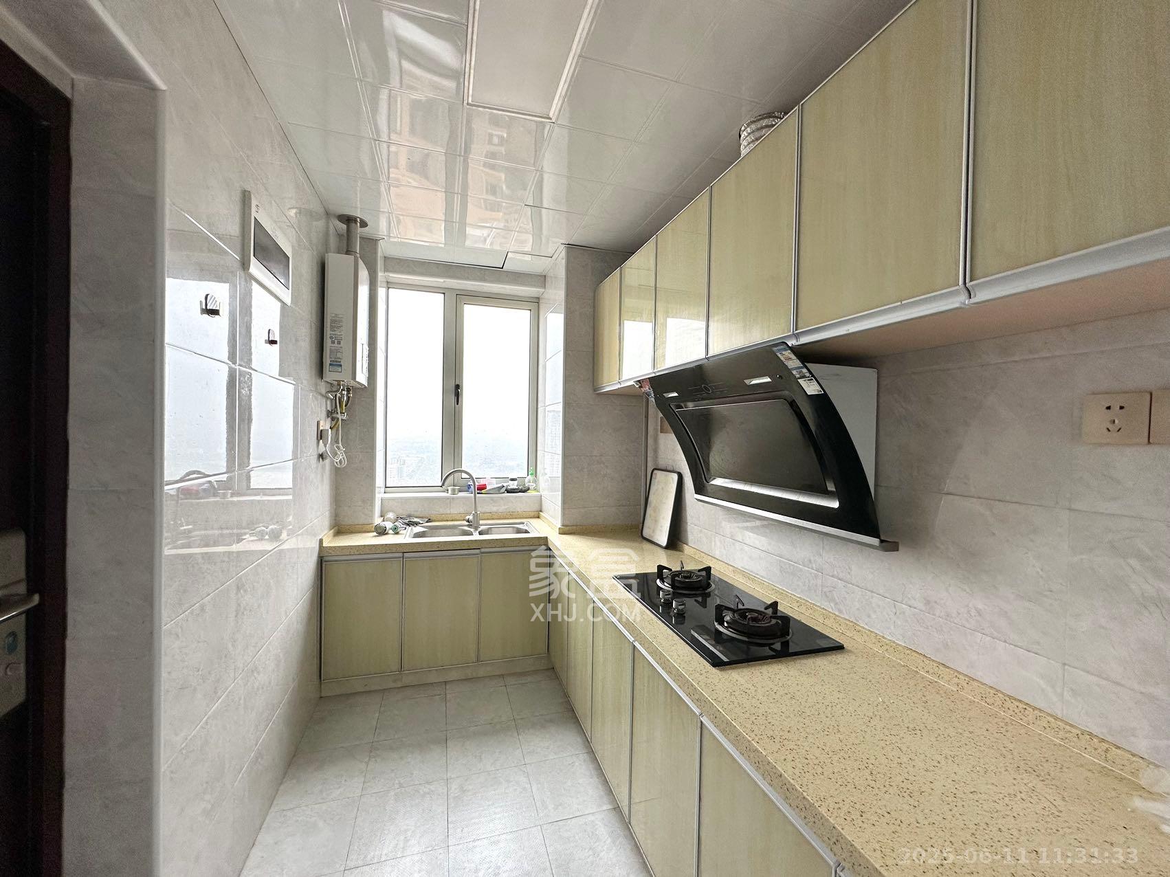 五矿万境水岸 3室2厅2卫 69.8万 五矿万境水岸 3室2厅2卫 69.8万客厅