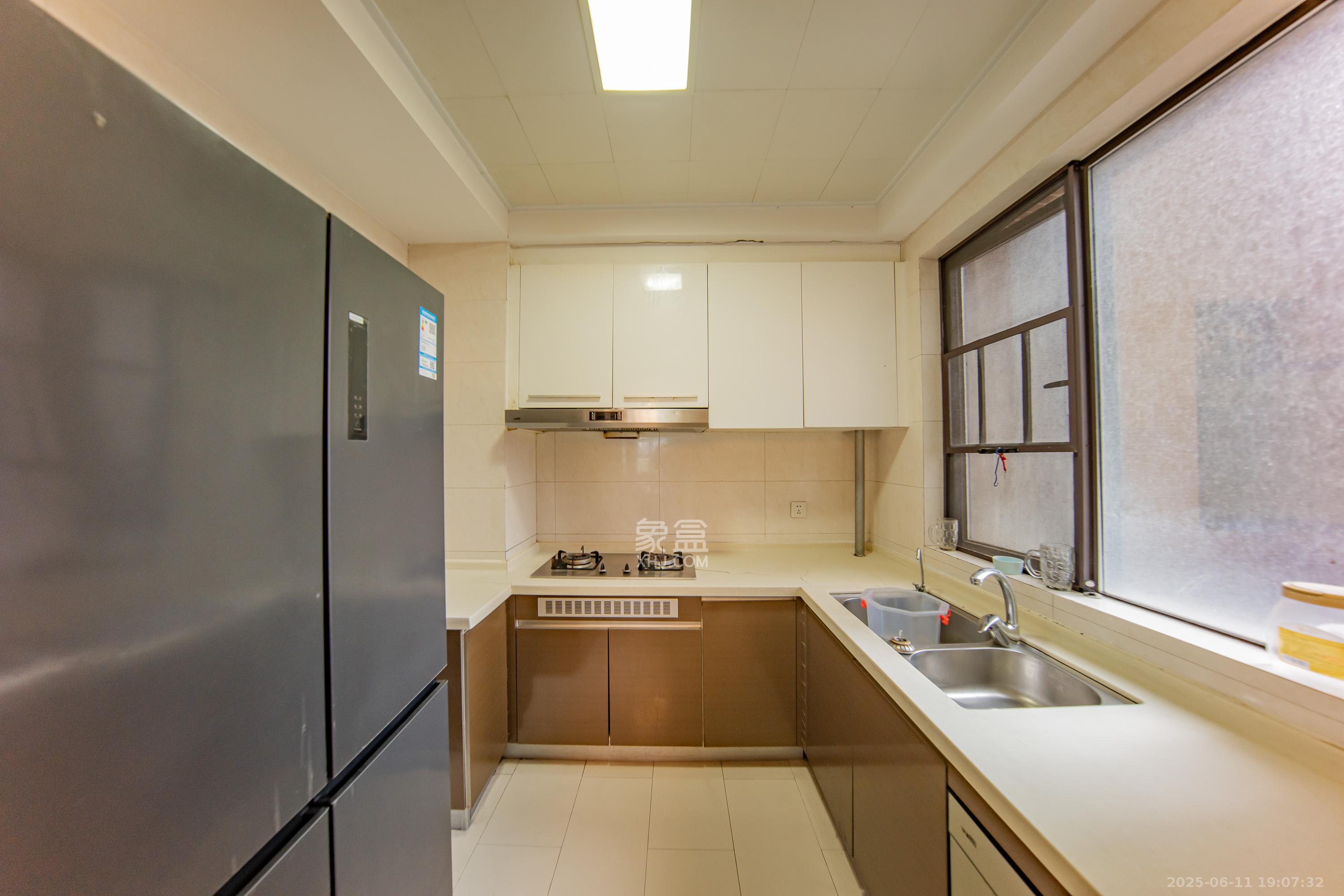 中海国际三期  3室2厅1卫    78.0万 中海国际三期  3室2厅1卫    78.0万厨房