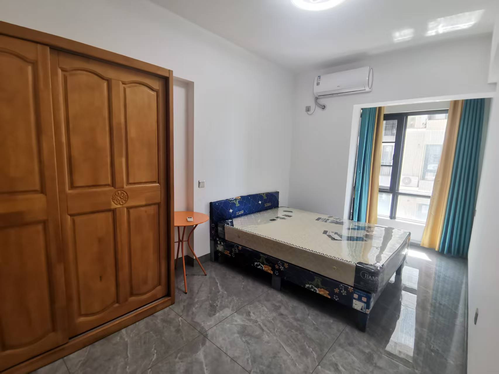 万景峰一期  3室2厅2卫    2300.0元/月 万景峰一期  3室2厅2卫    2300.0元/月室内图