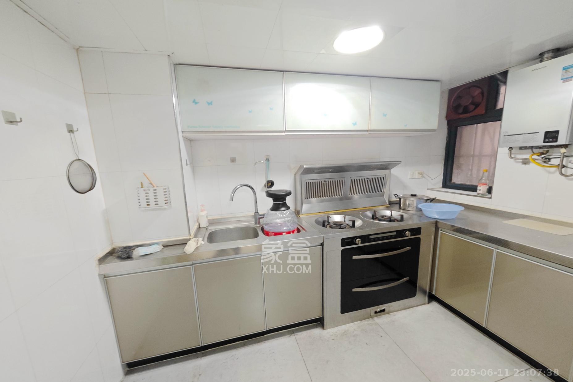 建丰公寓(长沙卷烟厂宿舍) 4室2厅2卫 82.8万 建丰公寓(长沙卷烟厂宿舍) 4室2厅2卫 82.8万厨房