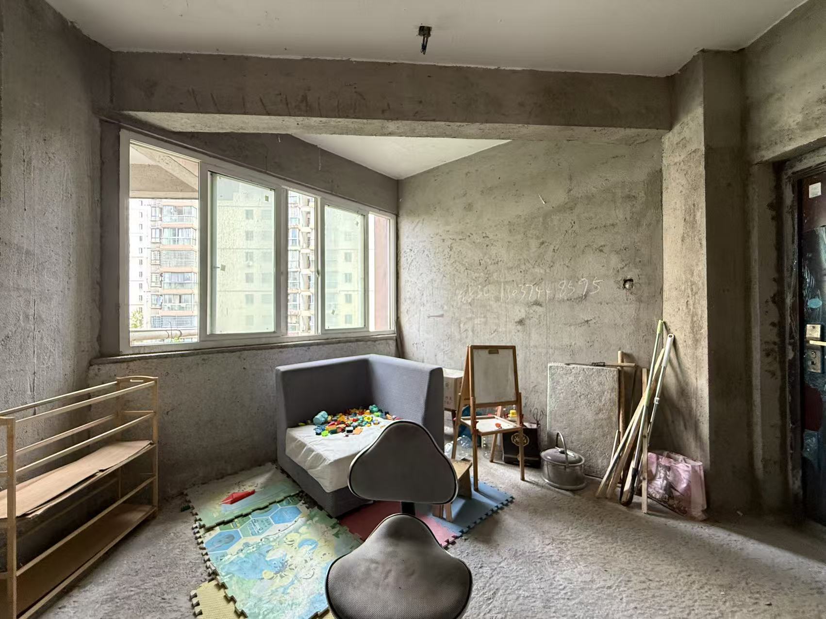 阳光水岸  3室2厅2卫    53.0万 阳光水岸  3室2厅2卫    53.0万客厅