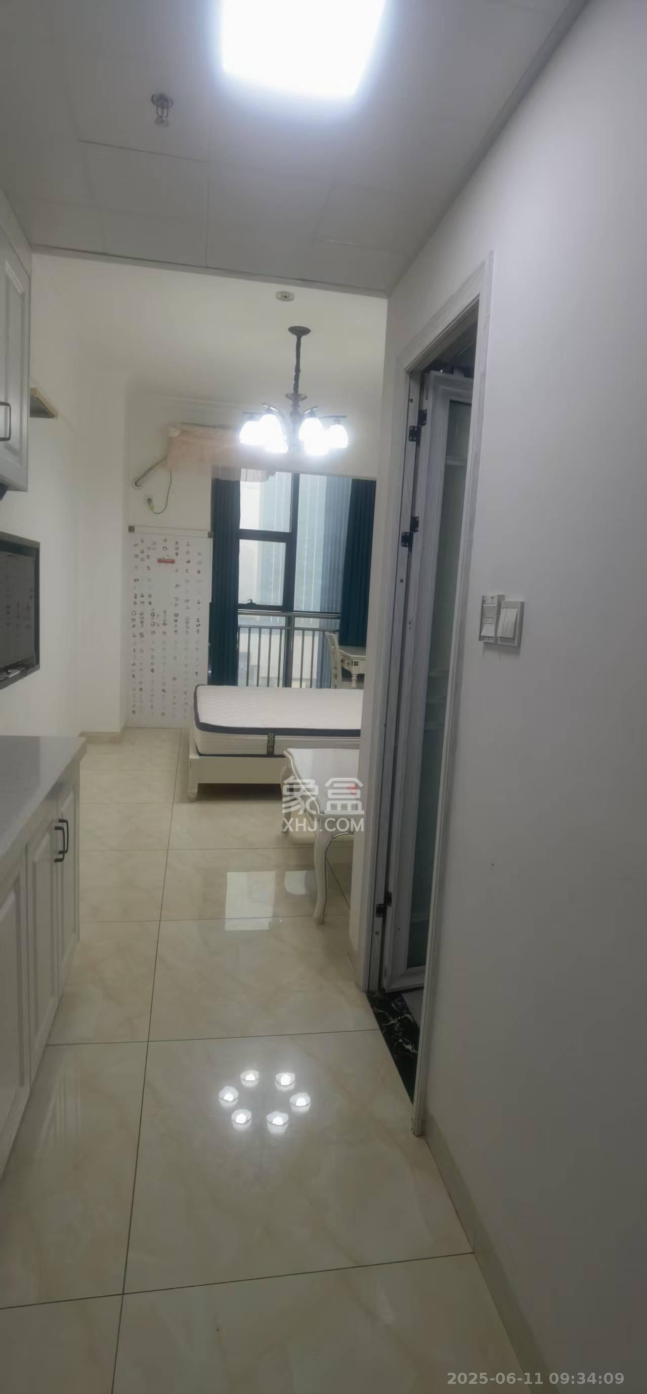 东盈商业广场(华泉城市广场)  2室0厅0卫    1400.0元/月 东盈商业广场(华泉城市广场)  2室0厅0卫    1400.0元/月室内图1