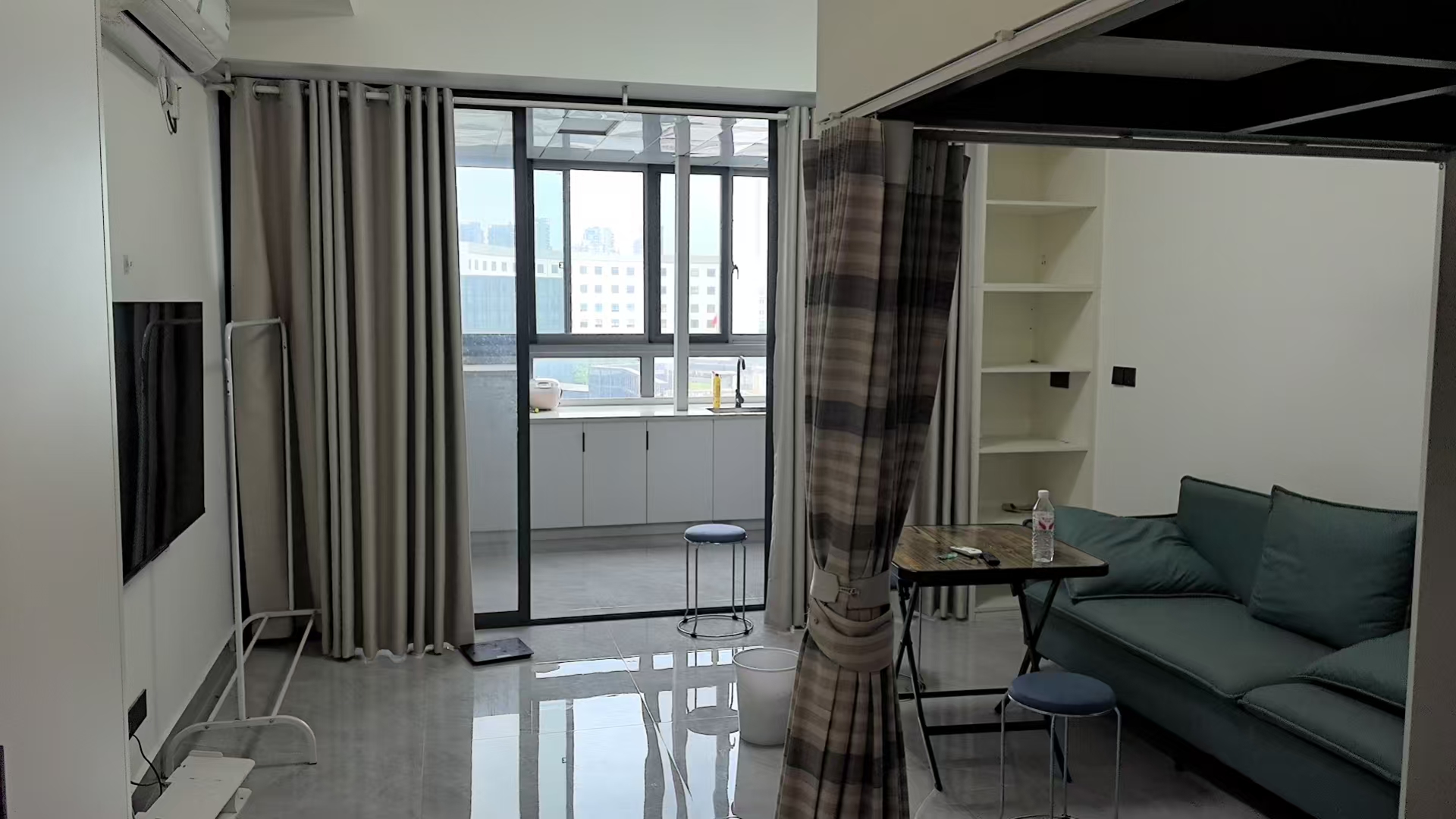 尚格广场  1室0厅0卫    35.0万 尚格广场  1室0厅0卫    35.0万室内图1