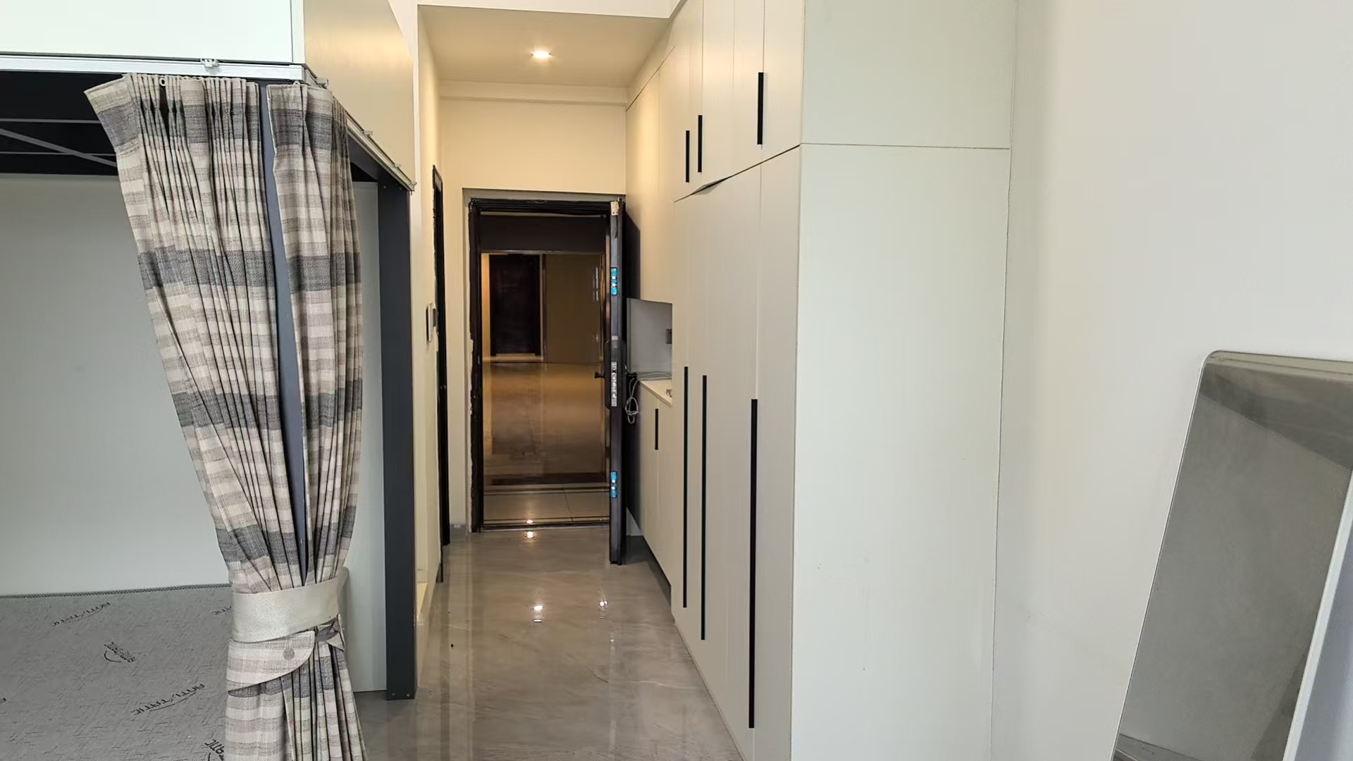 尚格广场  1室0厅0卫    35.0万 尚格广场  1室0厅0卫    35.0万室内图