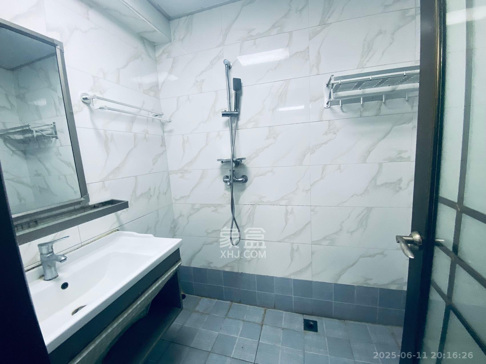 东怡外国(南湖一号) 1室1厅1卫 2000.0元/月 东怡外国(南湖一号) 1室1厅1卫 2000.0元/月室内图