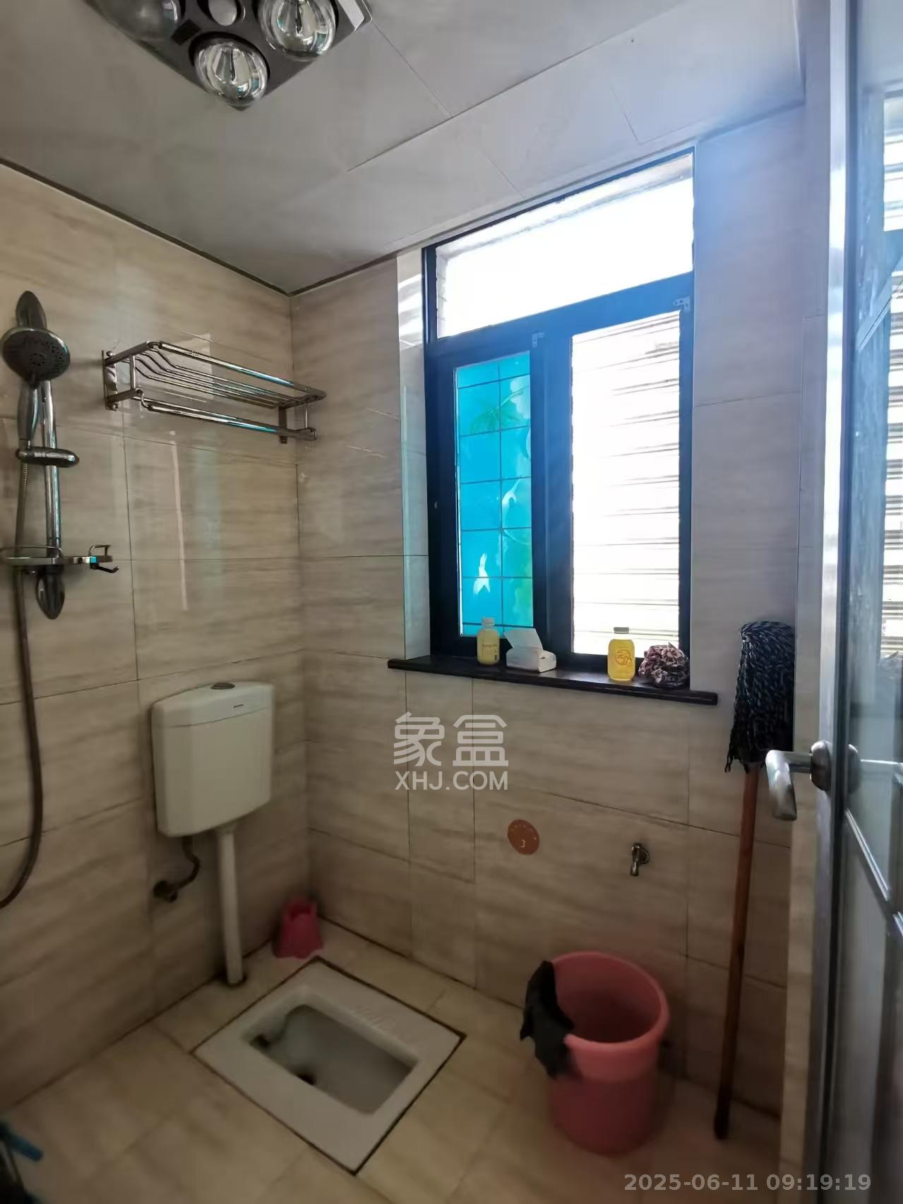 鑫远湘府华城 3室2厅2卫 3300.0元/月 鑫远湘府华城 3室2厅2卫 3300.0元/月室内图