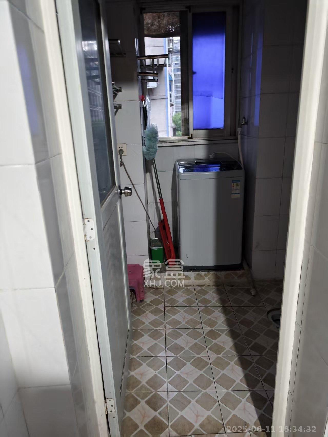 交通技校宿舍 1室1厅1卫 2800.0元/月 交通技校宿舍 1室1厅1卫 2800.0元/月室内图