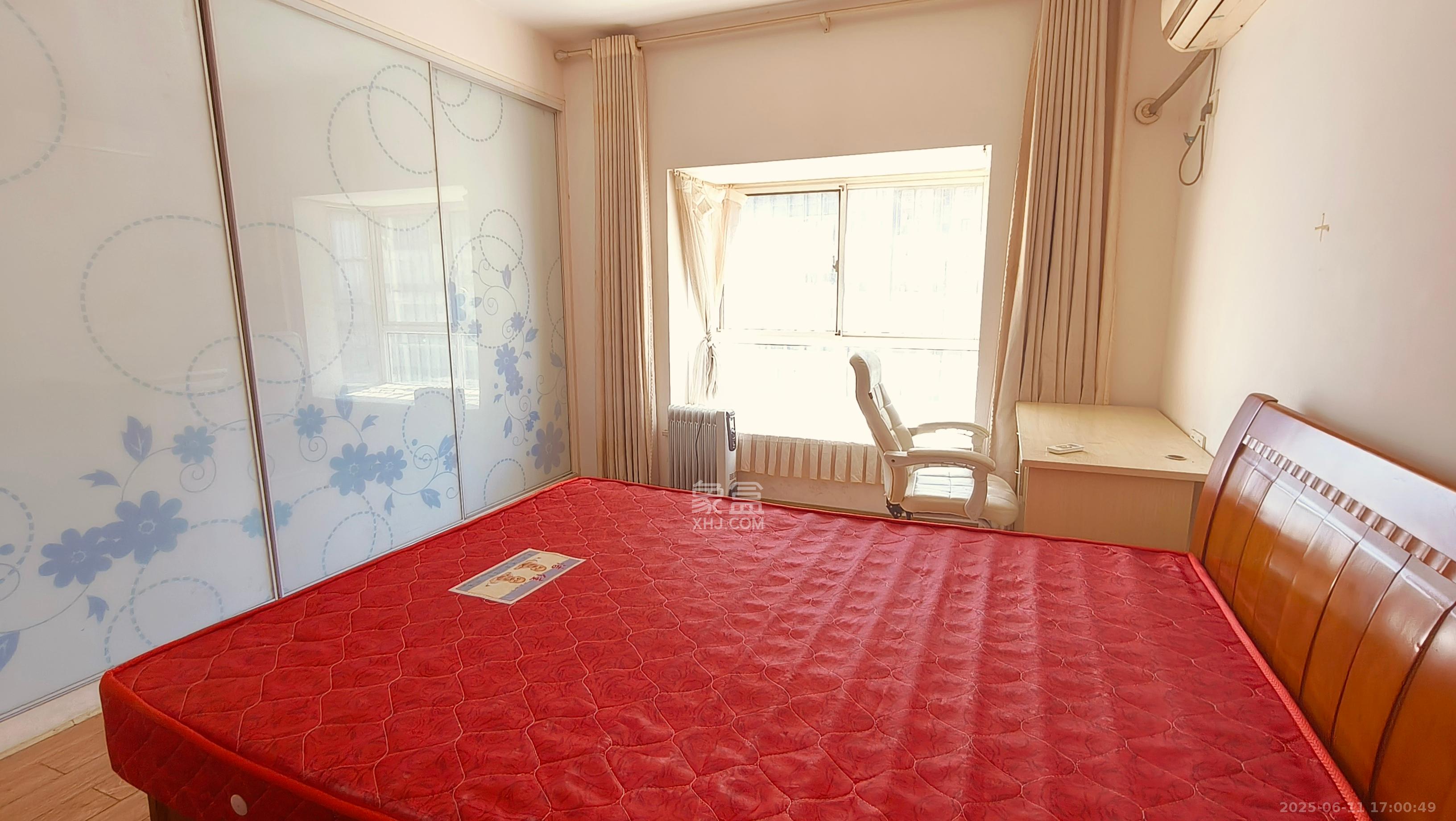 星城雅郡  3室2厅2卫    1800.0元/月 星城雅郡  3室2厅2卫    1800.0元/月室内图