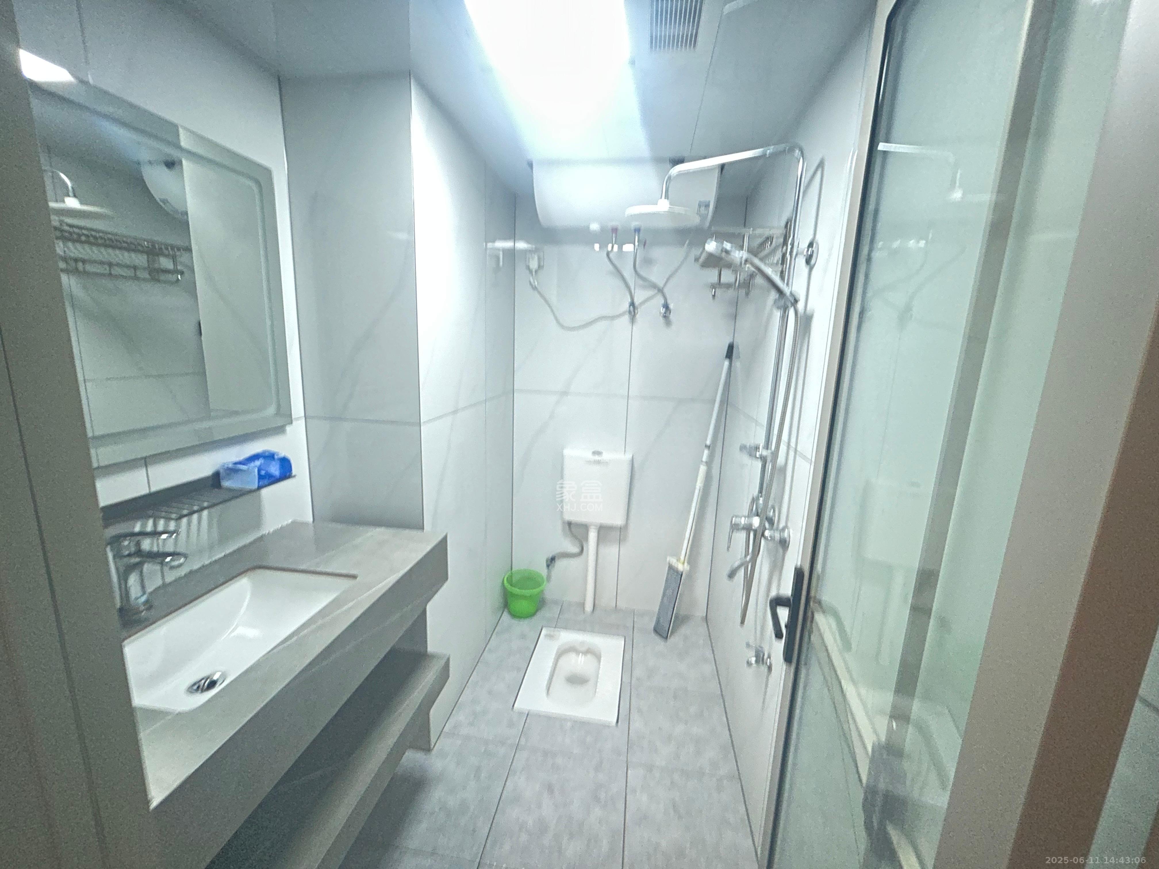 鑫远御文台一期 1室0厅0卫 1700.0元/月 鑫远御文台一期 1室0厅0卫 1700.0元/月室内图