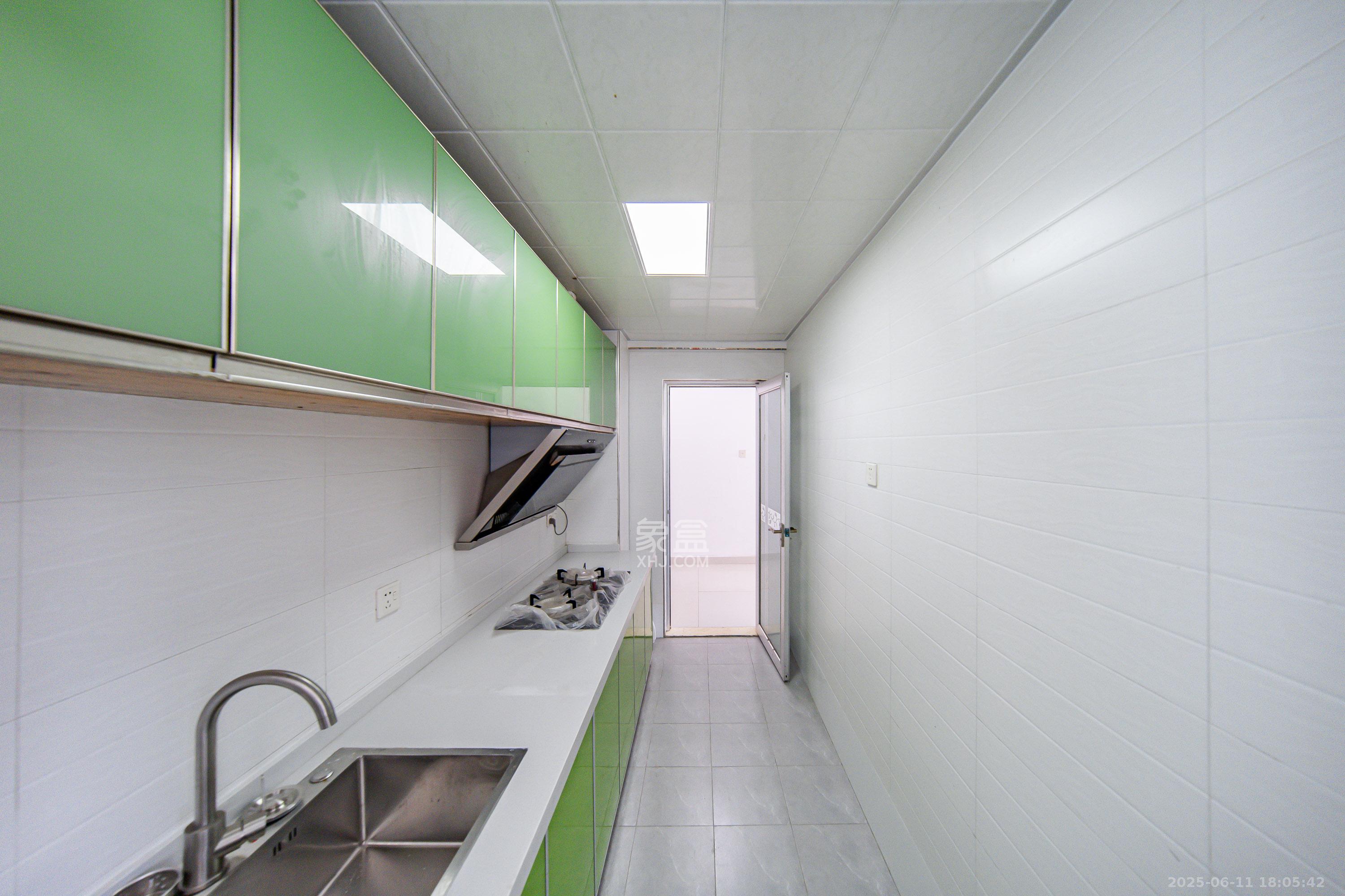 阳光100三期 2室2厅1卫 79.0万 阳光100三期 2室2厅1卫 79.0万厨房