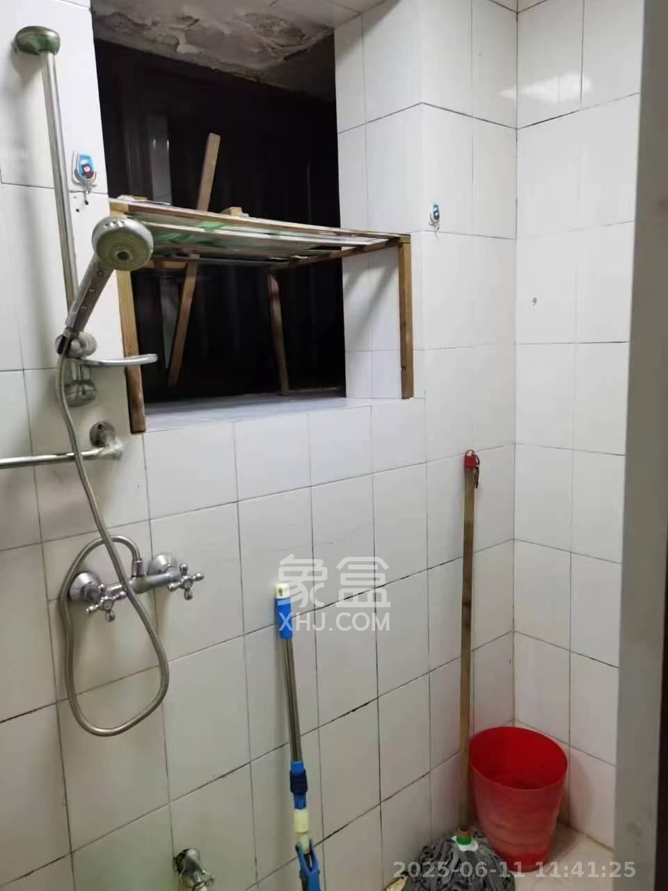 湖南大学民主村 2室1厅1卫 2700.0元/月 湖南大学民主村 2室1厅1卫 2700.0元/月室内图