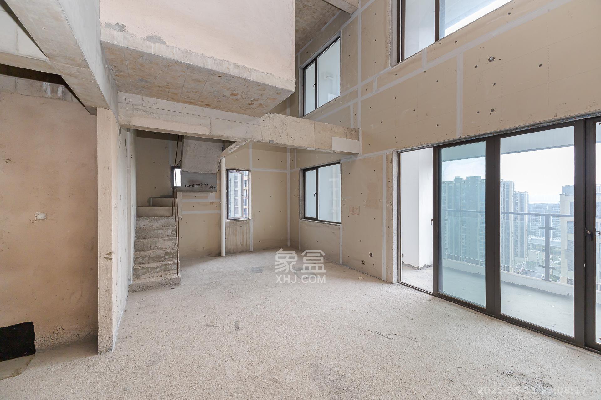 润和湘江天地C区 1室0厅0卫 136.6万 润和湘江天地C区 1室0厅0卫 136.6万客厅