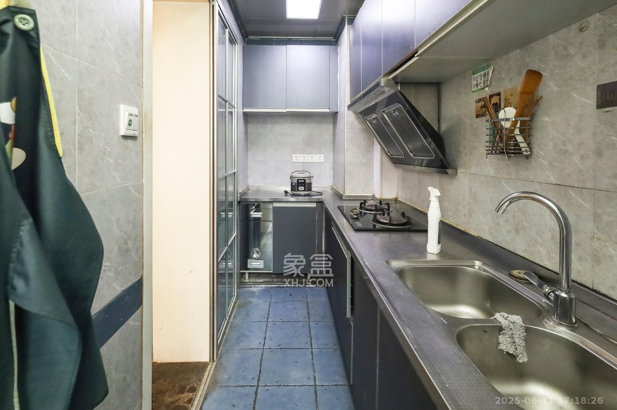 极目楚天 2室2厅1卫 45.0万 极目楚天 2室2厅1卫 45.0万厨房