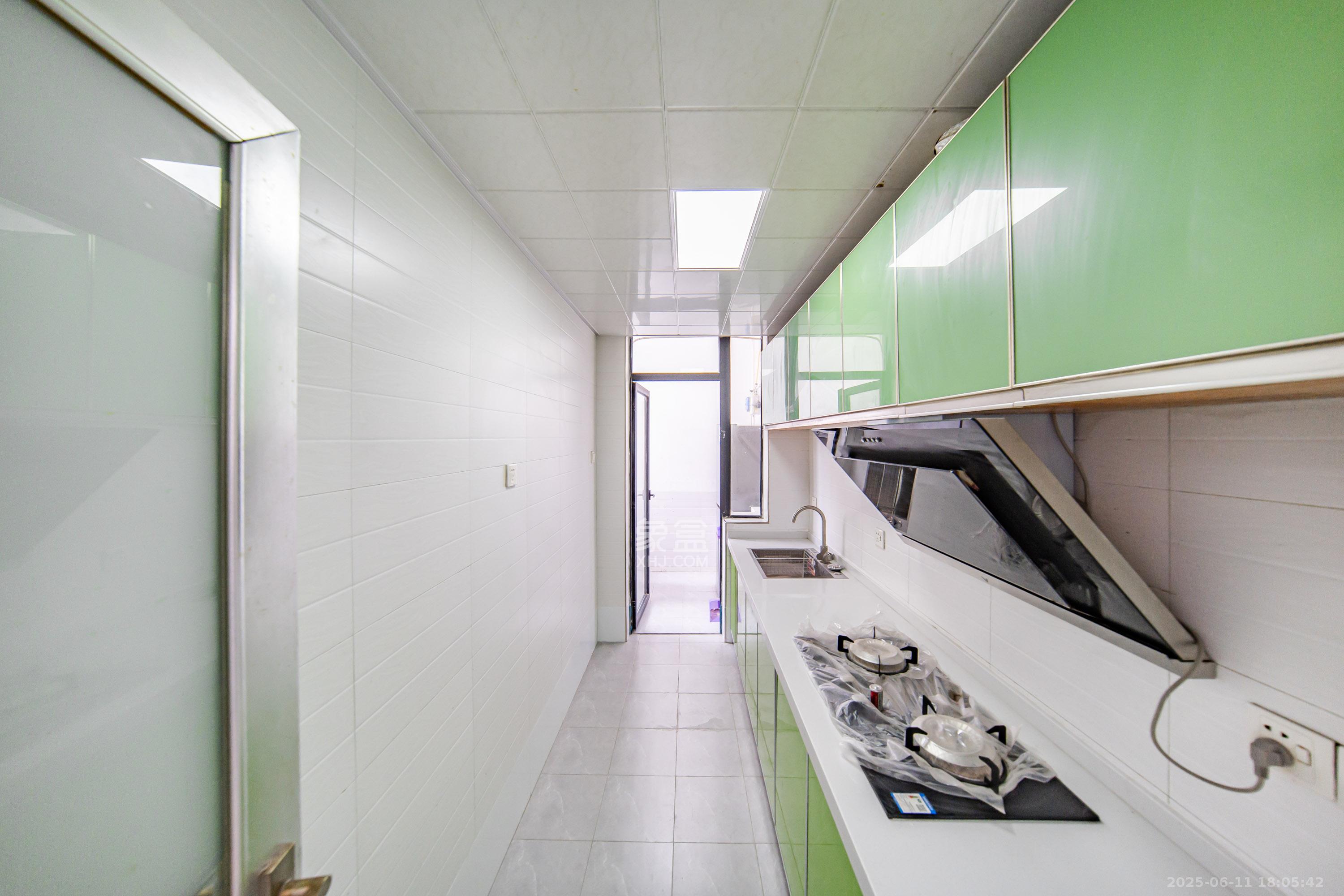 阳光100三期 2室2厅1卫 79.0万 阳光100三期 2室2厅1卫 79.0万厨房