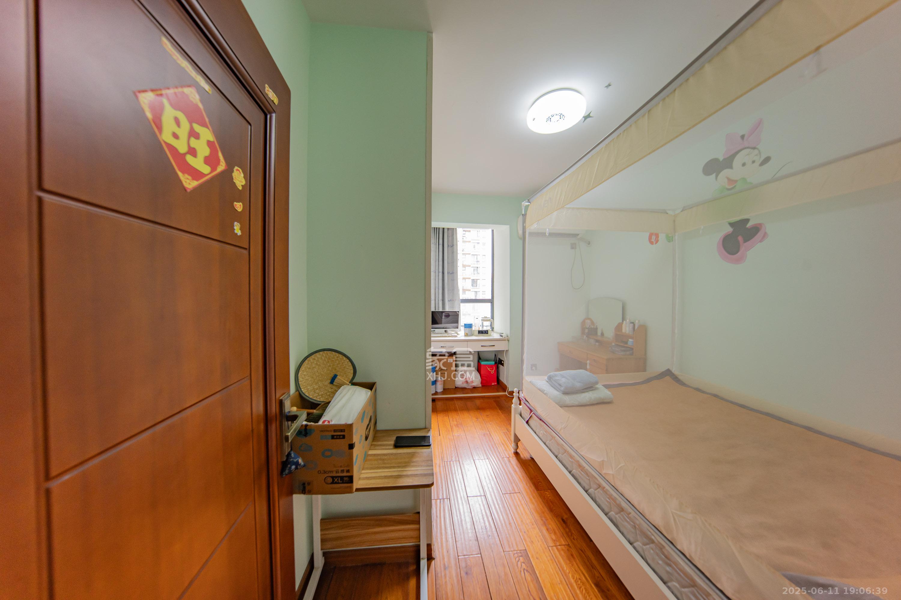 中建麓山和苑  3室2厅2卫    75.0万 中建麓山和苑  3室2厅2卫    75.0万卧室