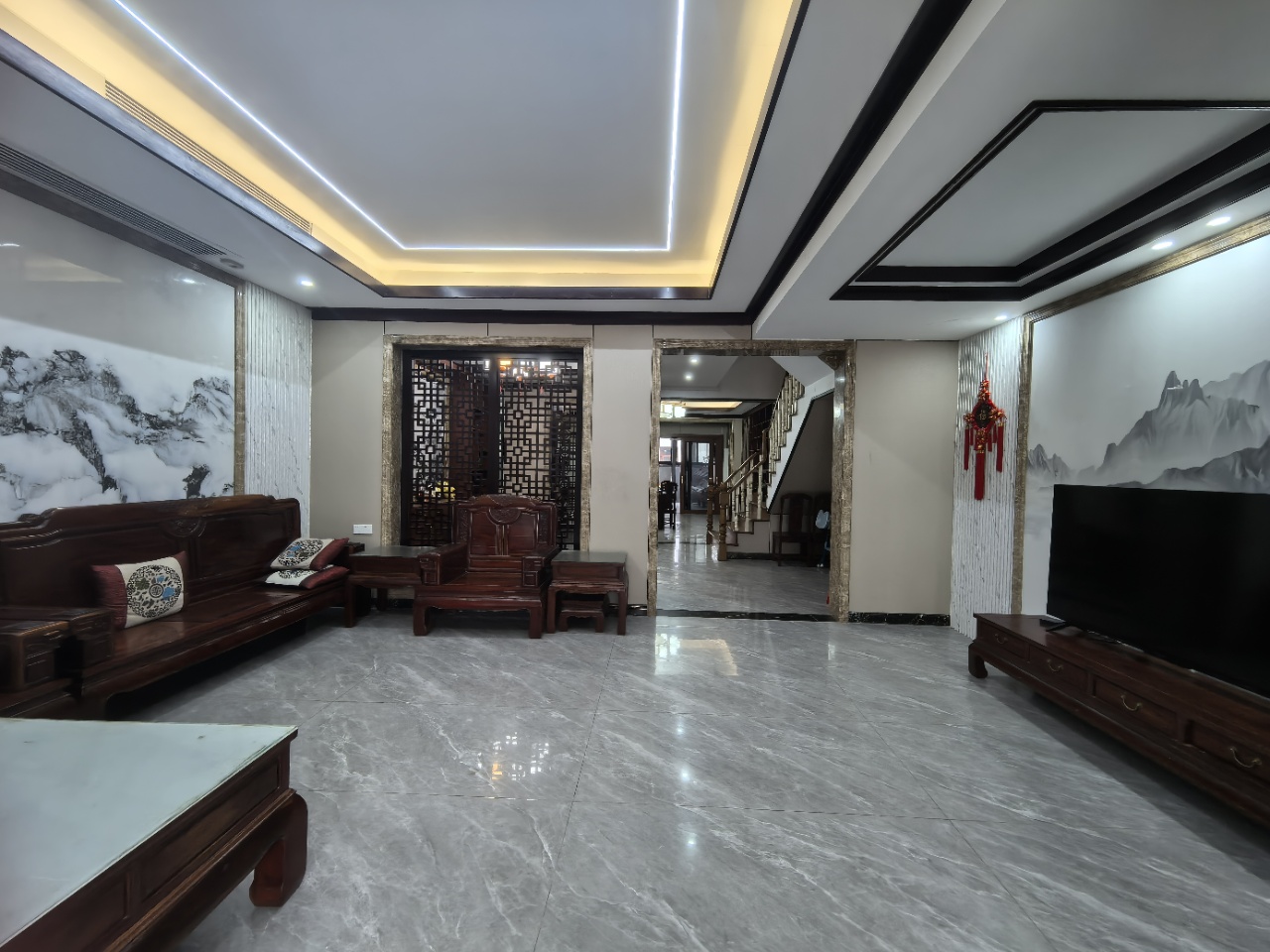 荣域 6室2厅4卫 593.0万 荣域 6室2厅4卫 593.0万室内图