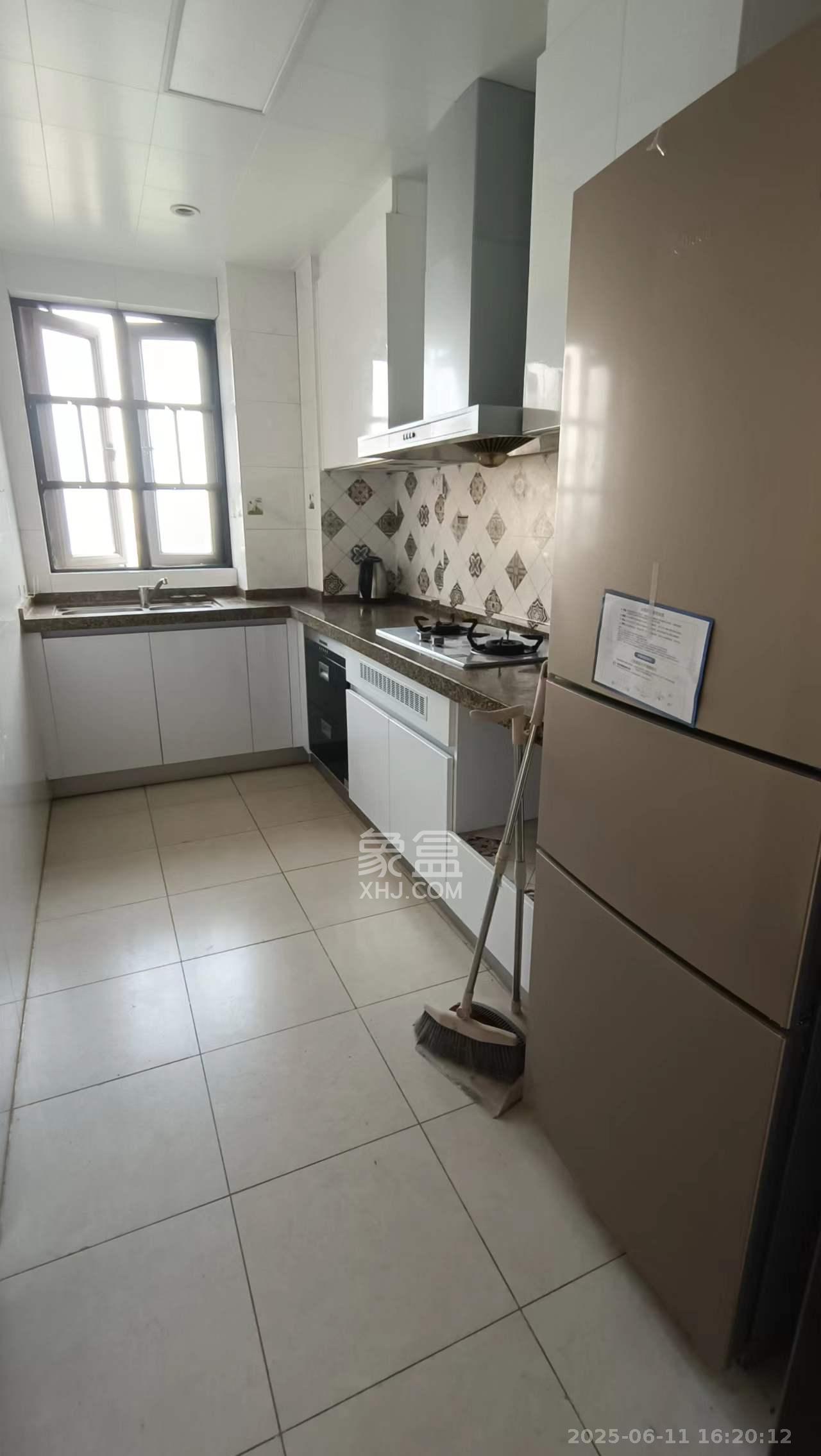 恒大御景天下城一期  3室2厅2卫    2500.0元/月室内图