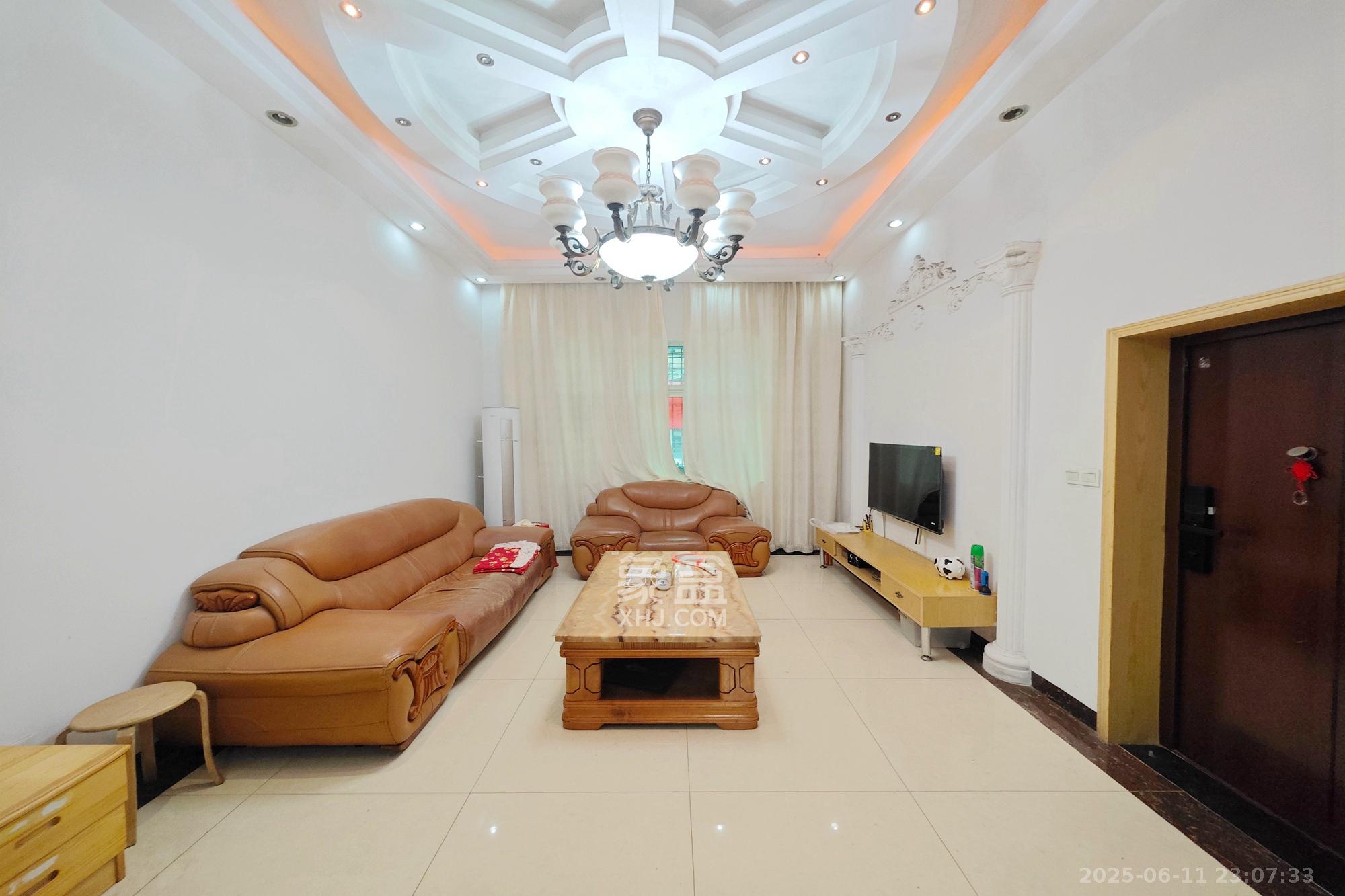 建丰公寓(长沙卷烟厂宿舍) 4室2厅2卫 82.8万 建丰公寓(长沙卷烟厂宿舍) 4室2厅2卫 82.8万客厅