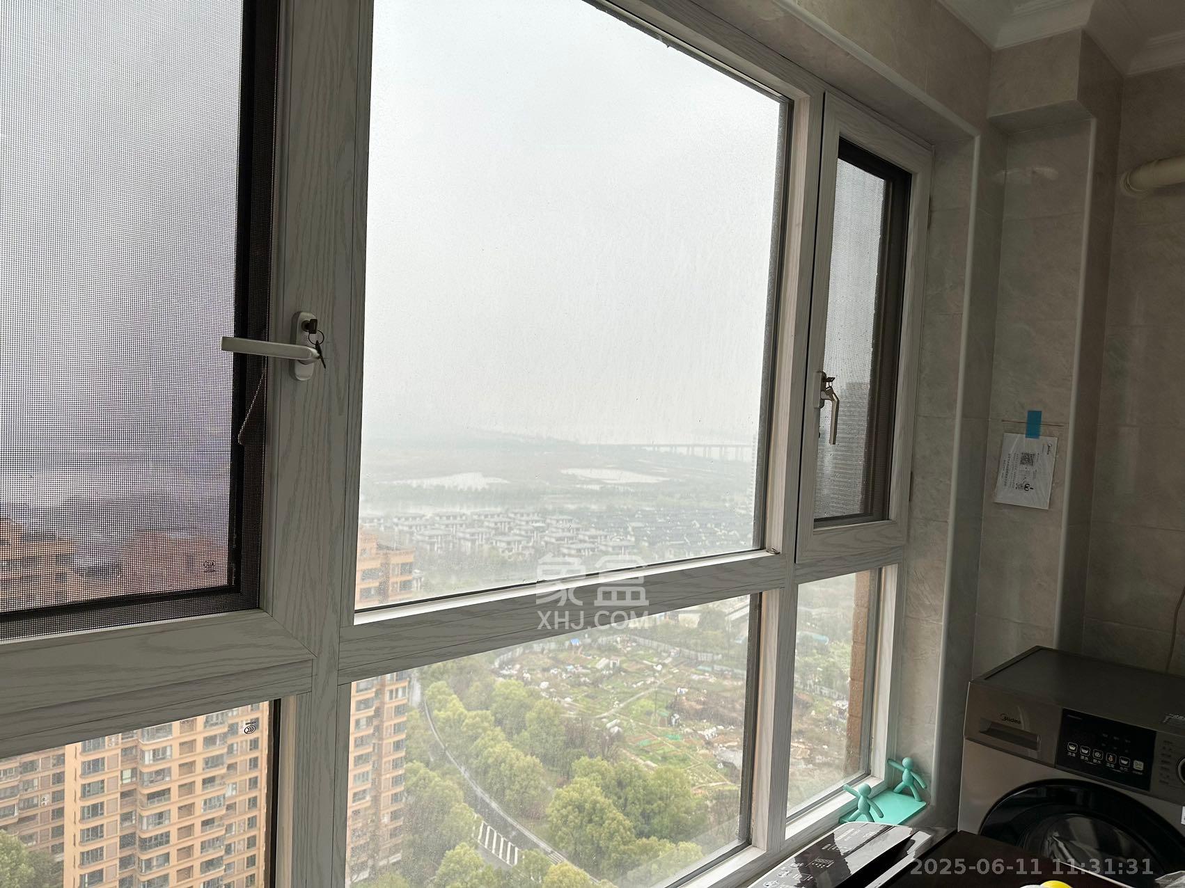 五矿万境水岸 3室2厅2卫 69.8万 五矿万境水岸 3室2厅2卫 69.8万客厅