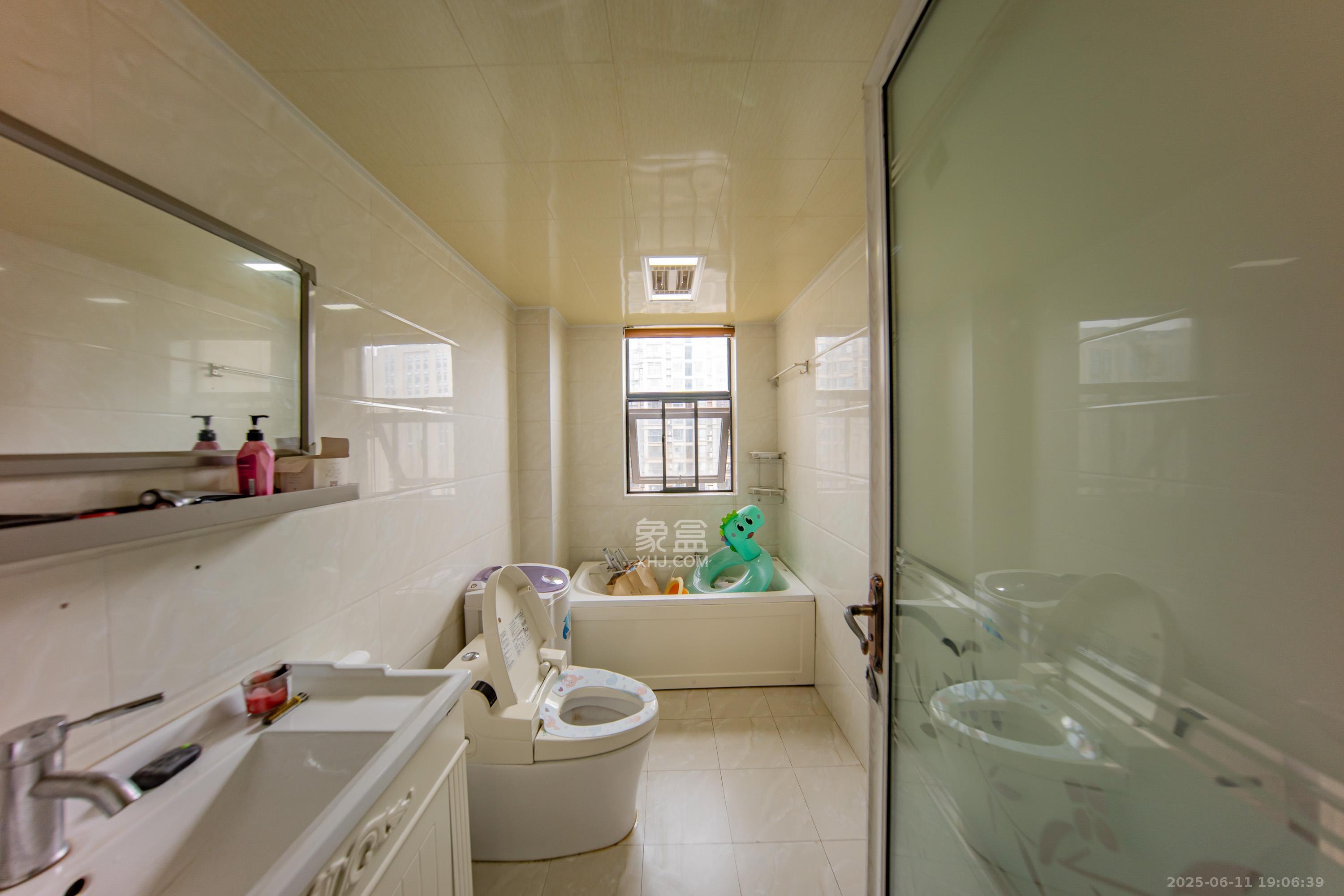 中建麓山和苑  3室2厅2卫    75.0万 中建麓山和苑  3室2厅2卫    75.0万卫生间