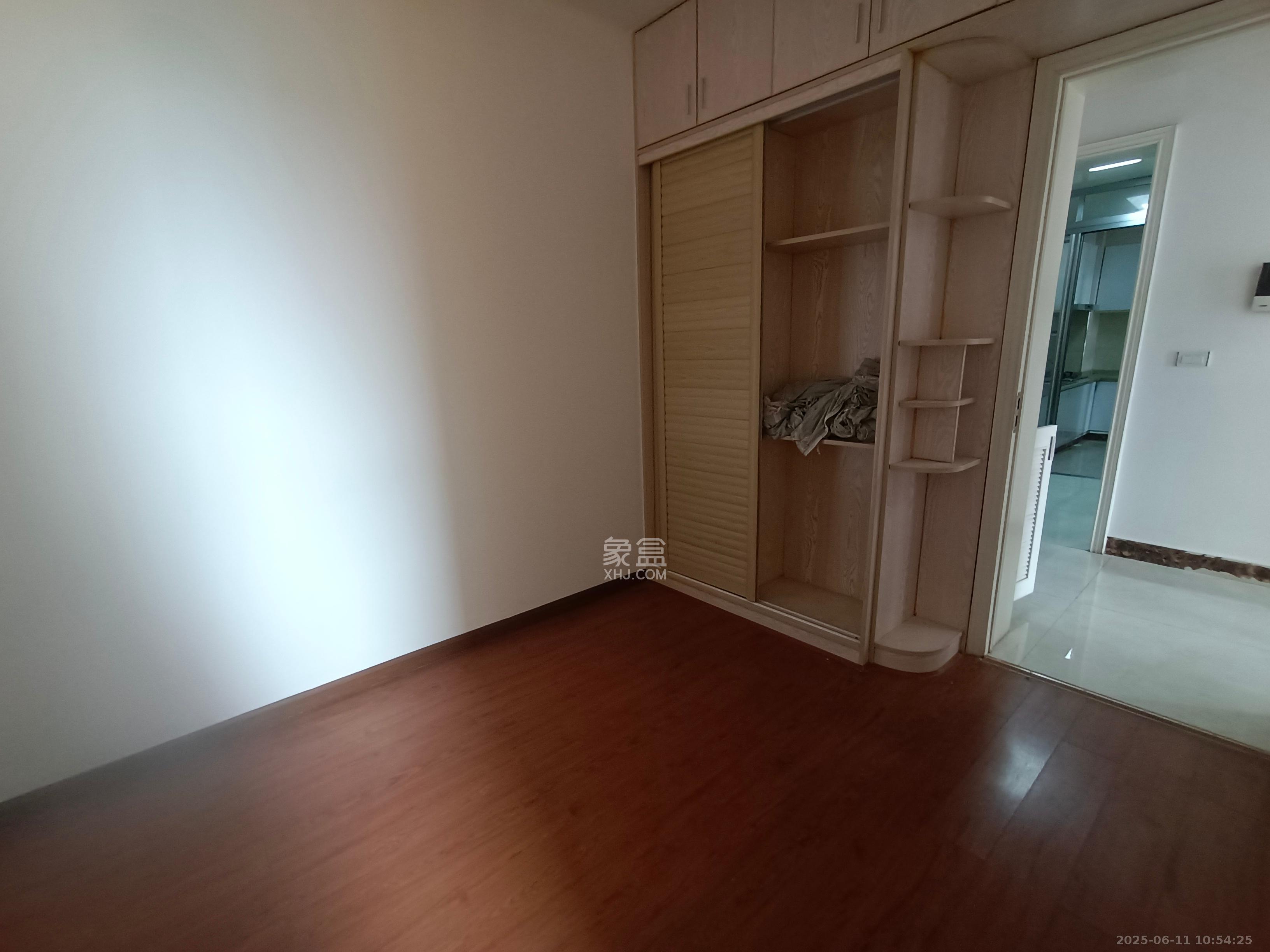 欧莱雅郡  3室2厅1卫   2600.00元/月室内图