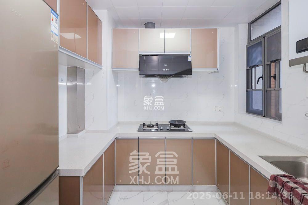 八方小区C区  3室2厅2卫   4000.00元/月室内图