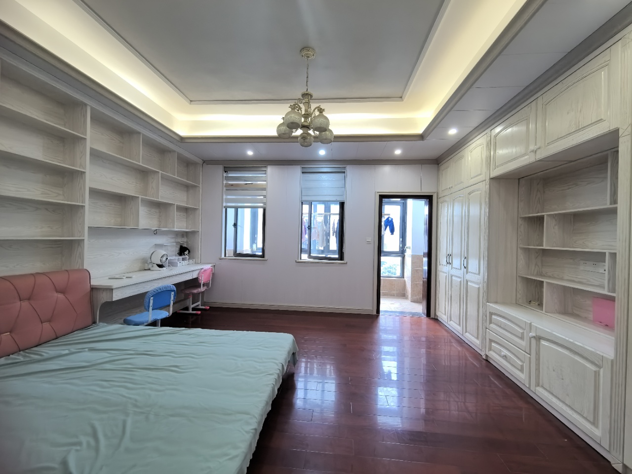 荣域 6室2厅4卫 593.0万 荣域 6室2厅4卫 593.0万室内图