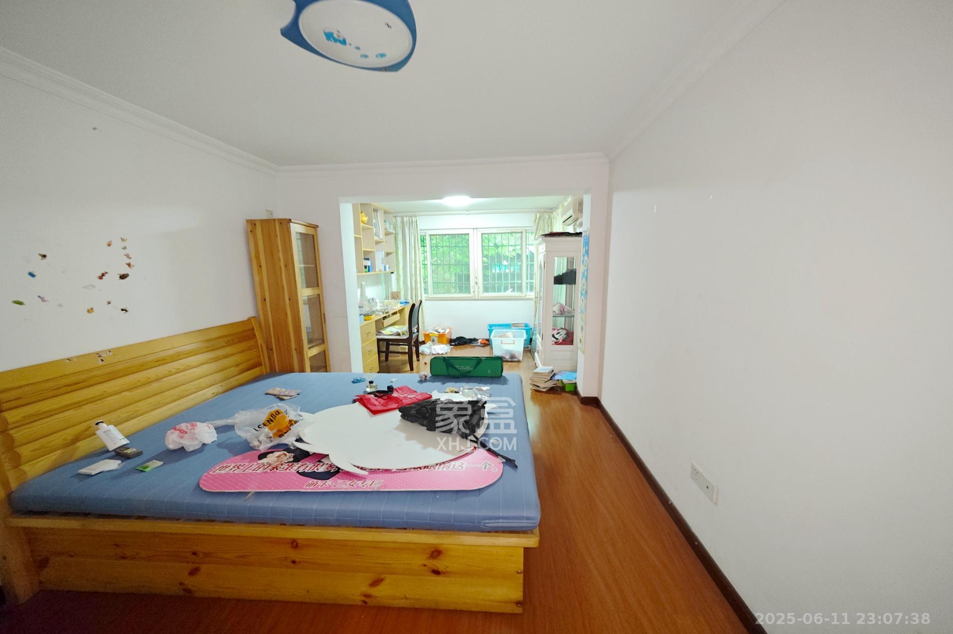 建丰公寓(长沙卷烟厂宿舍) 4室2厅2卫 82.8万 建丰公寓(长沙卷烟厂宿舍) 4室2厅2卫 82.8万卧室