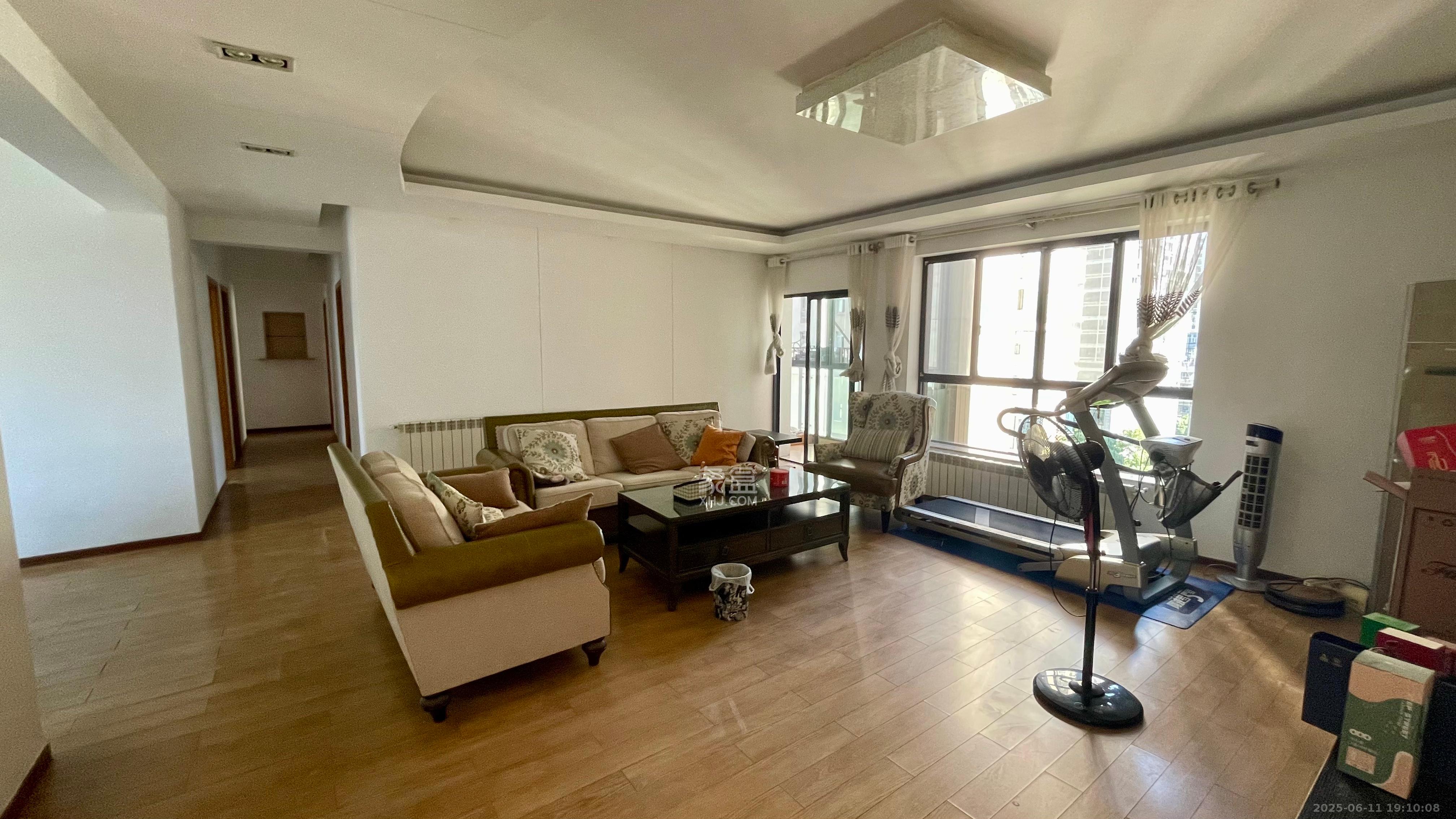 三万英尺  5室2厅1卫    4000.0元/月 三万英尺  5室2厅1卫    4000.0元/月