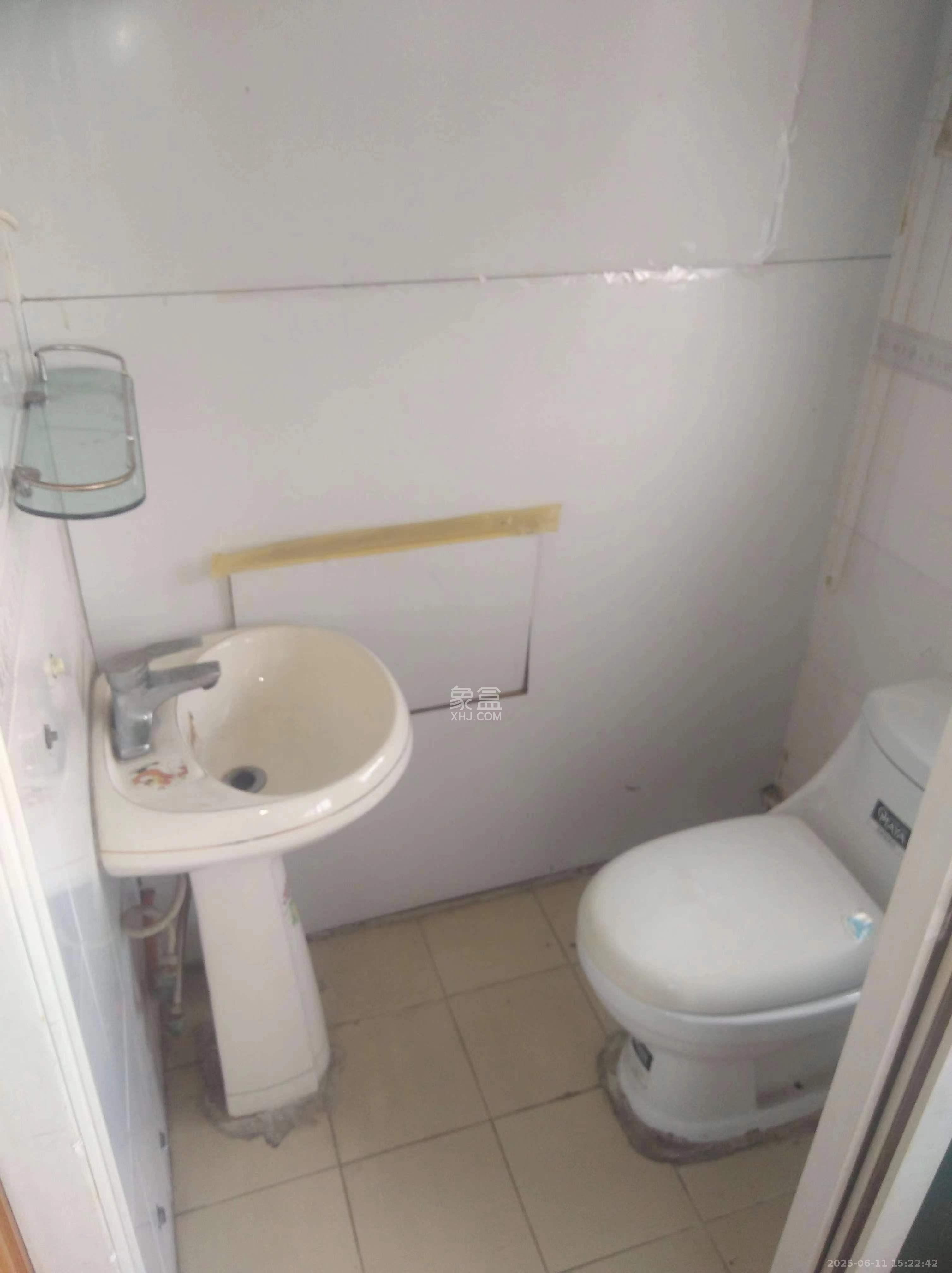 新闻出版局单位房 3室2厅2卫 3600.0元/月 新闻出版局单位房 3室2厅2卫 3600.0元/月室内图