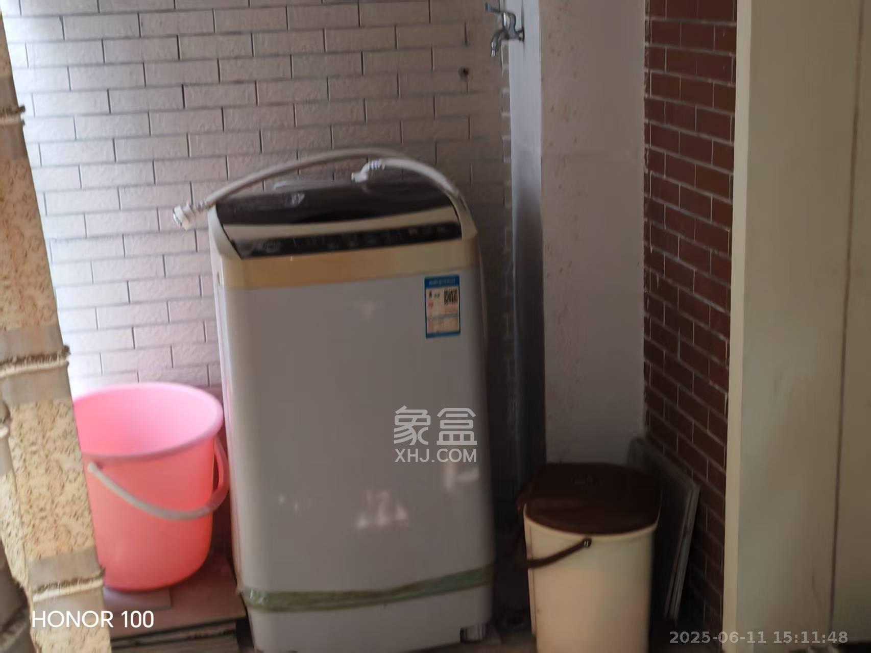 莲湖汽配城  2室1厅1卫   1700.00元/月室内图