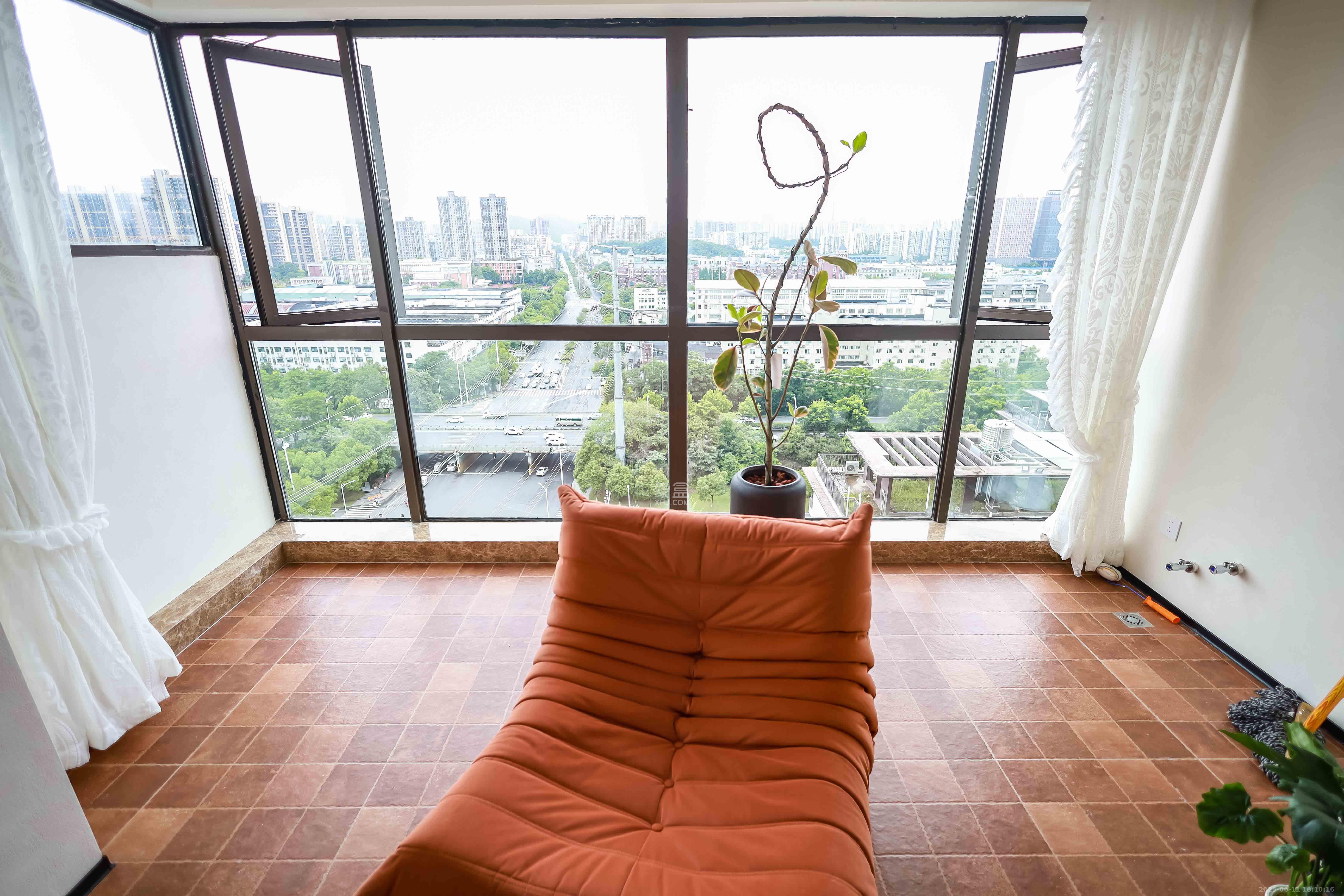 金辉优步花园 3室2厅2卫 128.0万 金辉优步花园 3室2厅2卫 128.0万阳台