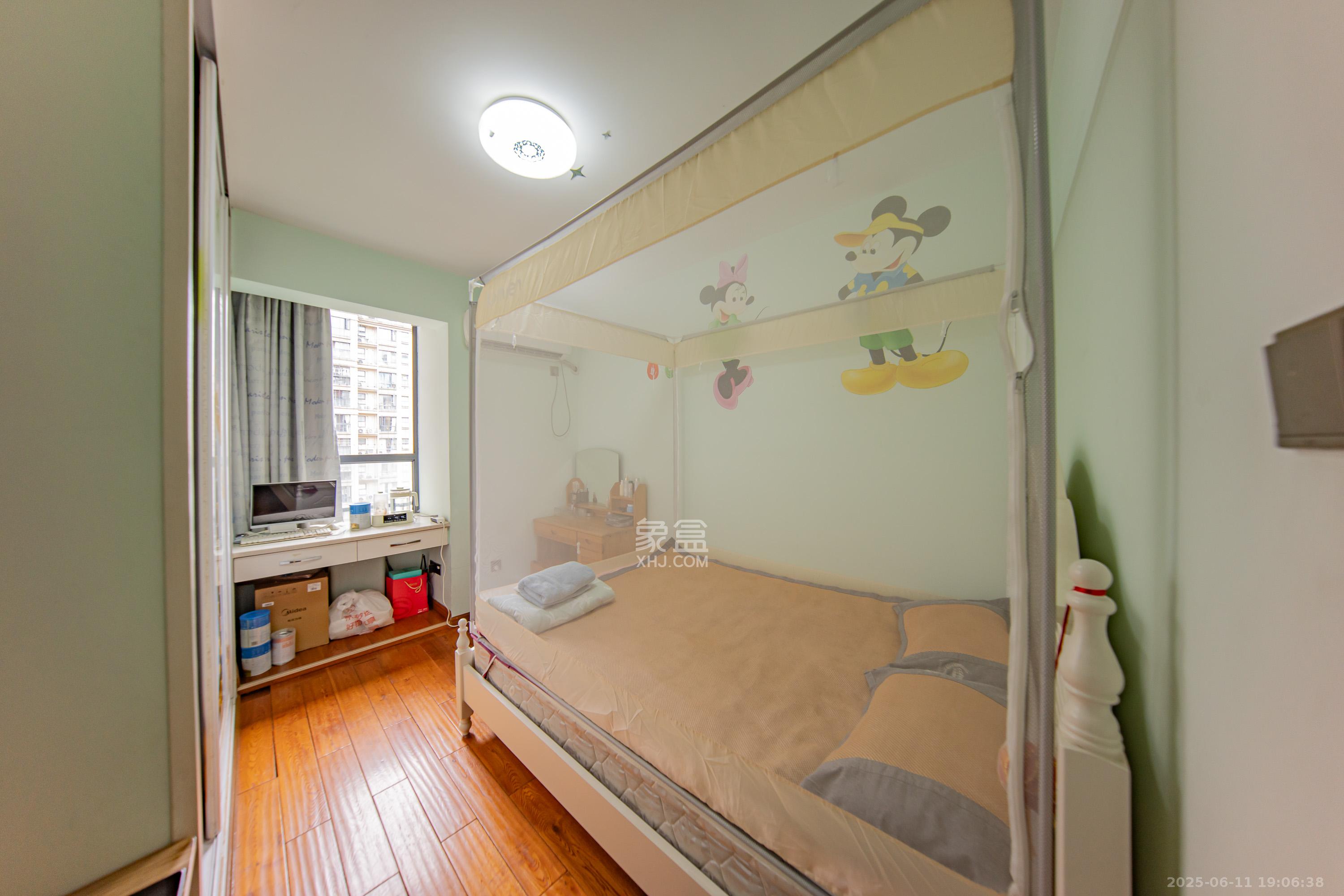 中建麓山和苑  3室2厅2卫    75.0万 中建麓山和苑  3室2厅2卫    75.0万卧室