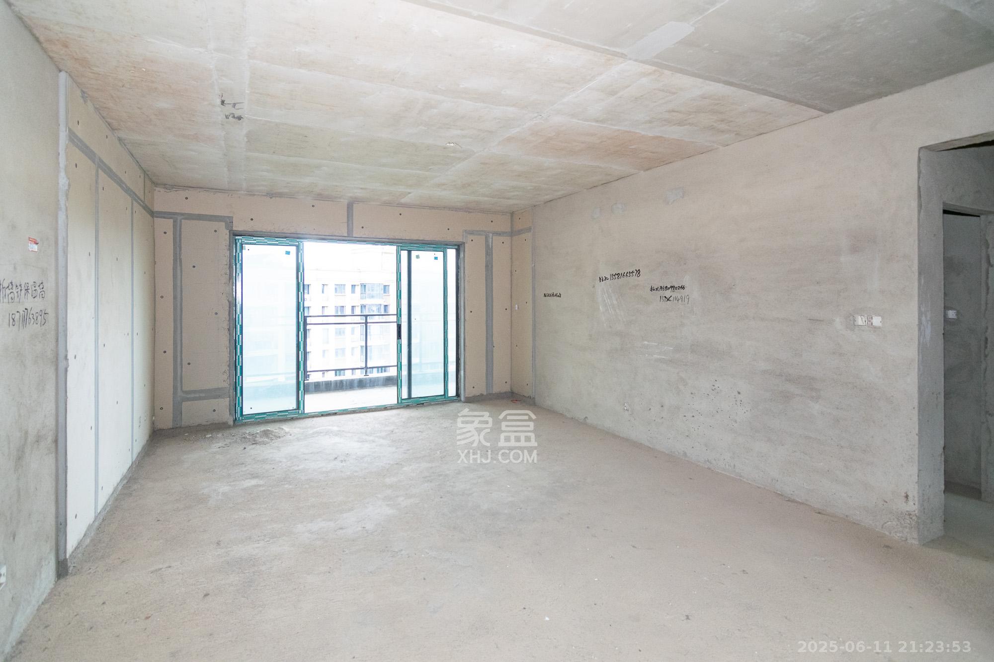 润和谷山郡(悦禧山庄水榭花都)  5室2厅3卫    139.0万 润和谷山郡(悦禧山庄水榭花都)  5室2厅3卫    139.0万客厅