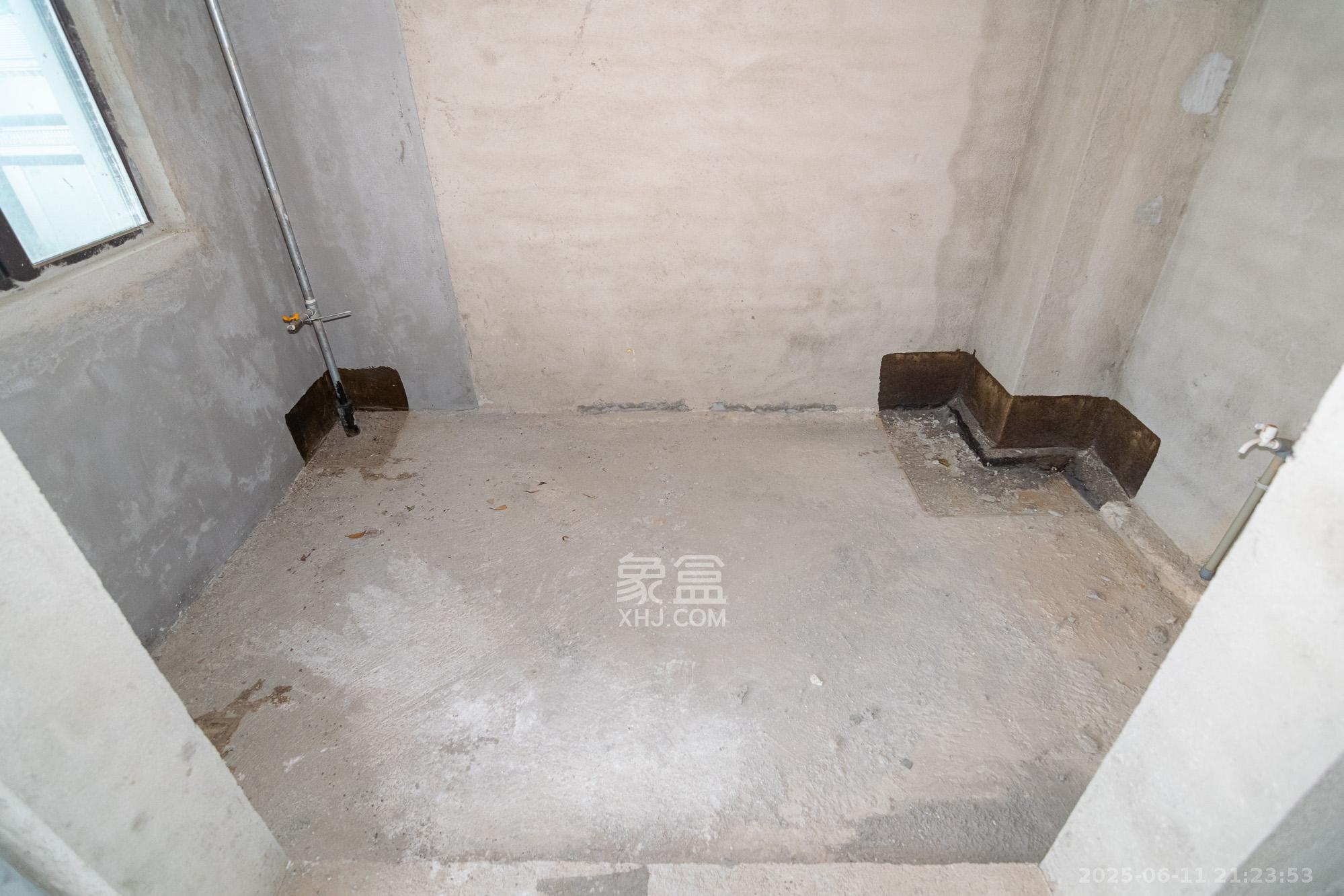 润和谷山郡(悦禧山庄水榭花都)  5室2厅3卫    139.0万 润和谷山郡(悦禧山庄水榭花都)  5室2厅3卫    139.0万厨房