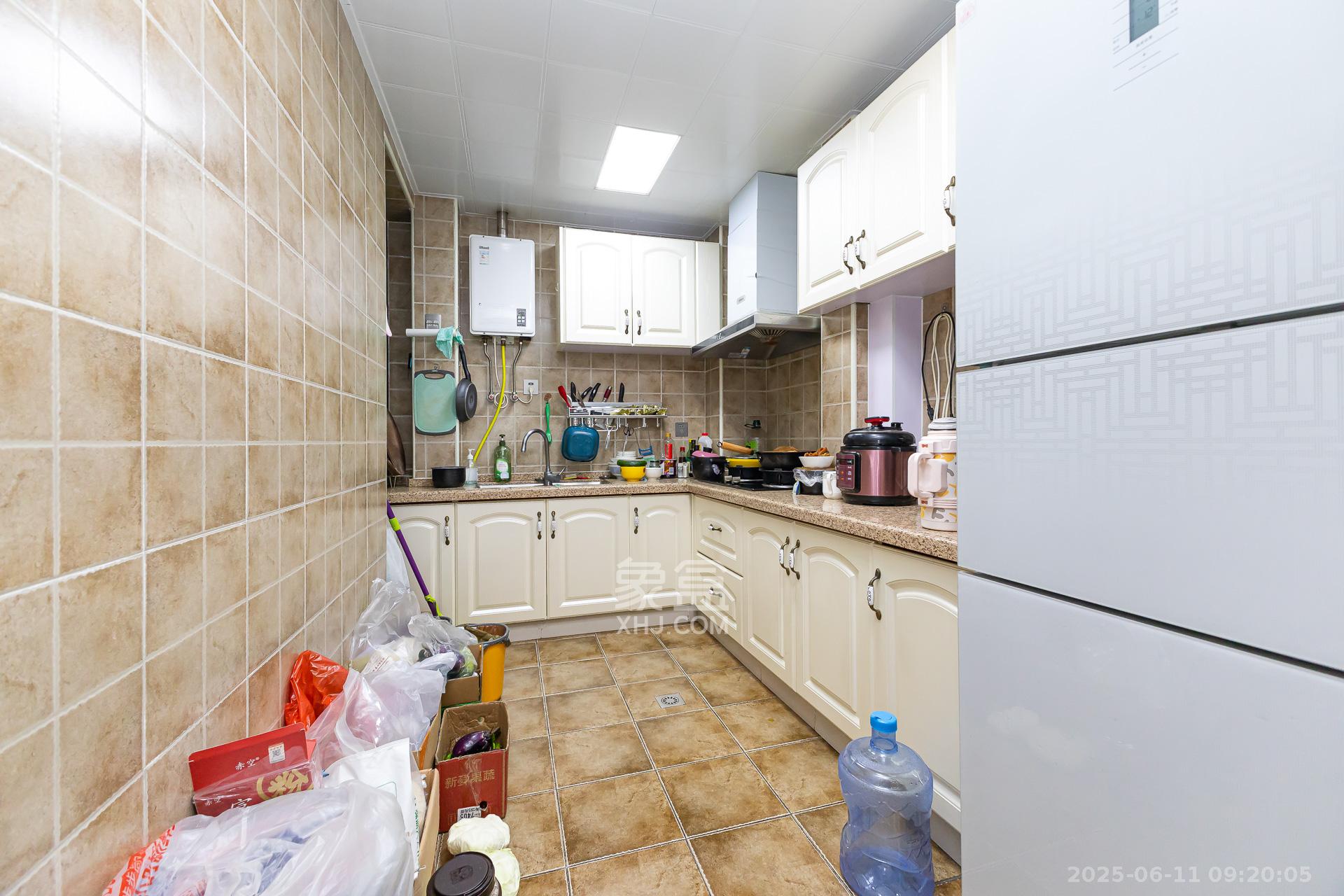 名家翡翠花园 3室1厅1卫 66.0万 名家翡翠花园 3室1厅1卫 66.0万厨房