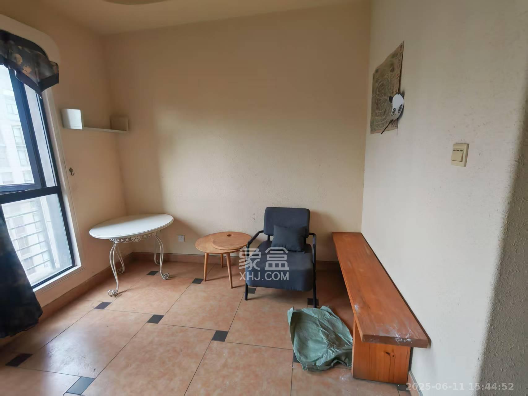 郡原广场 1室1厅1卫 2400.0元/月 郡原广场 1室1厅1卫 2400.0元/月室内图