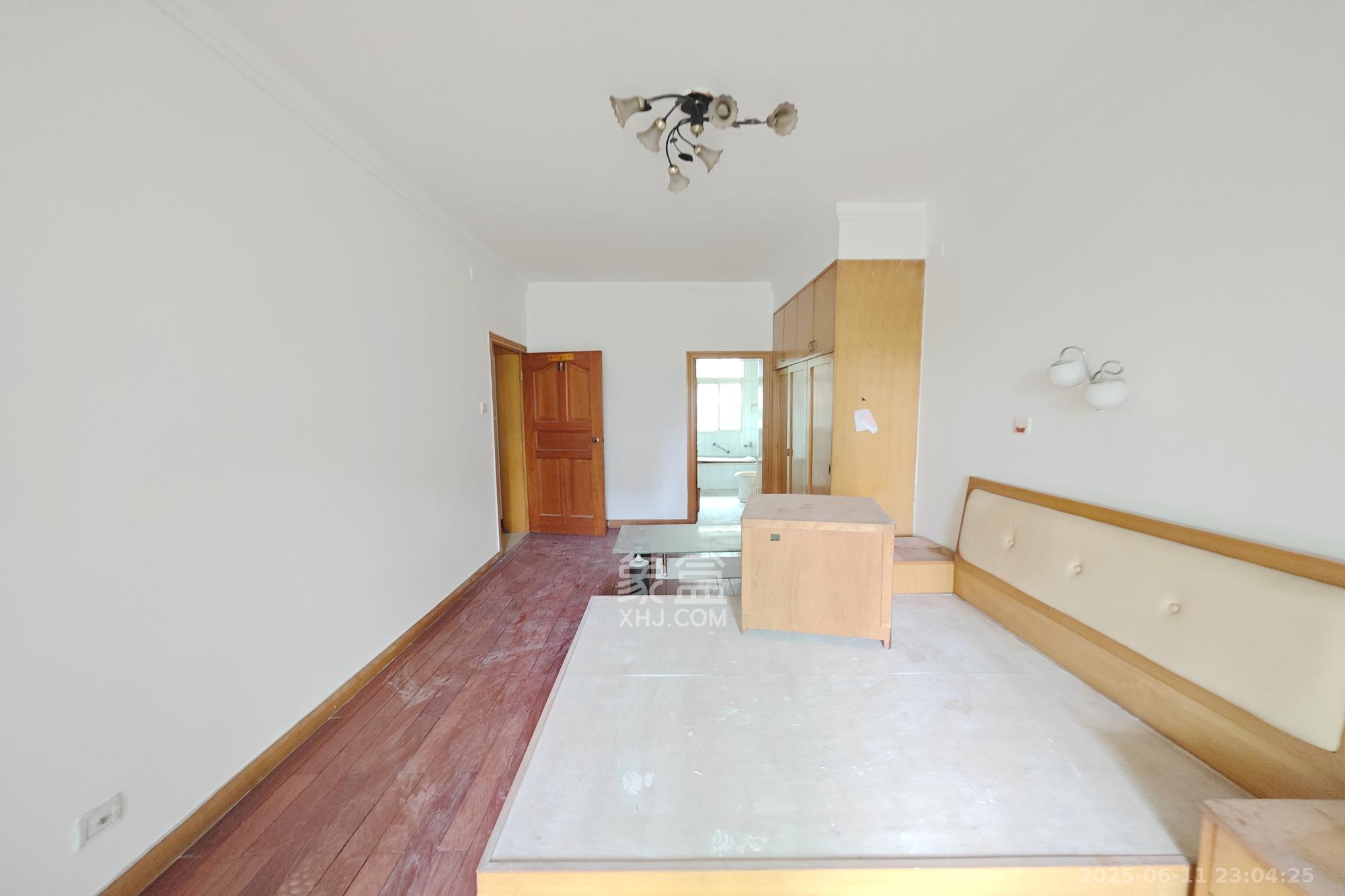 桔园小区1-8片 4室2厅2卫 80.0万 桔园小区1-8片 4室2厅2卫 80.0万卧室