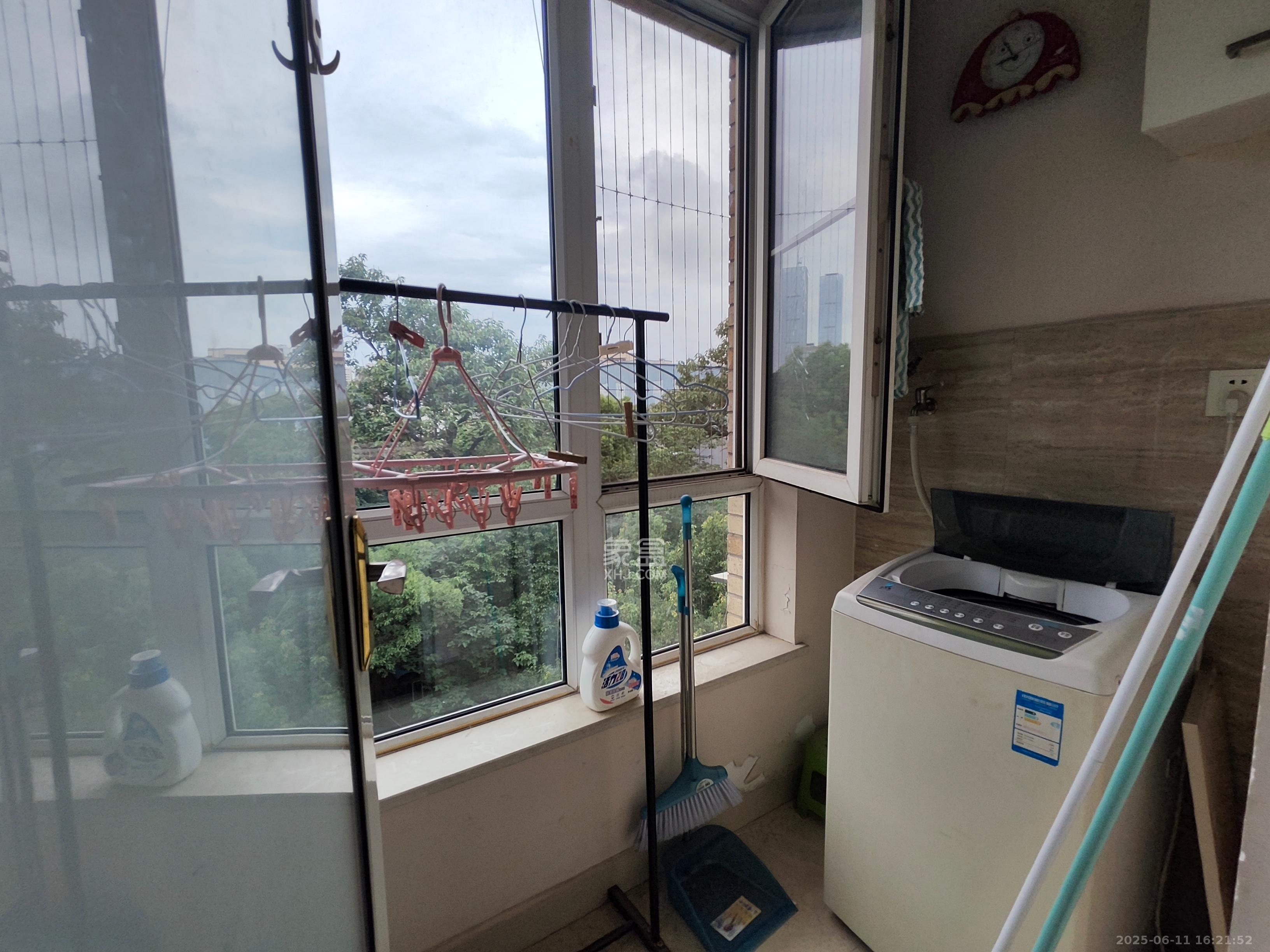 鸿铭中心  1室1厅1卫   1800.00元/月室内图