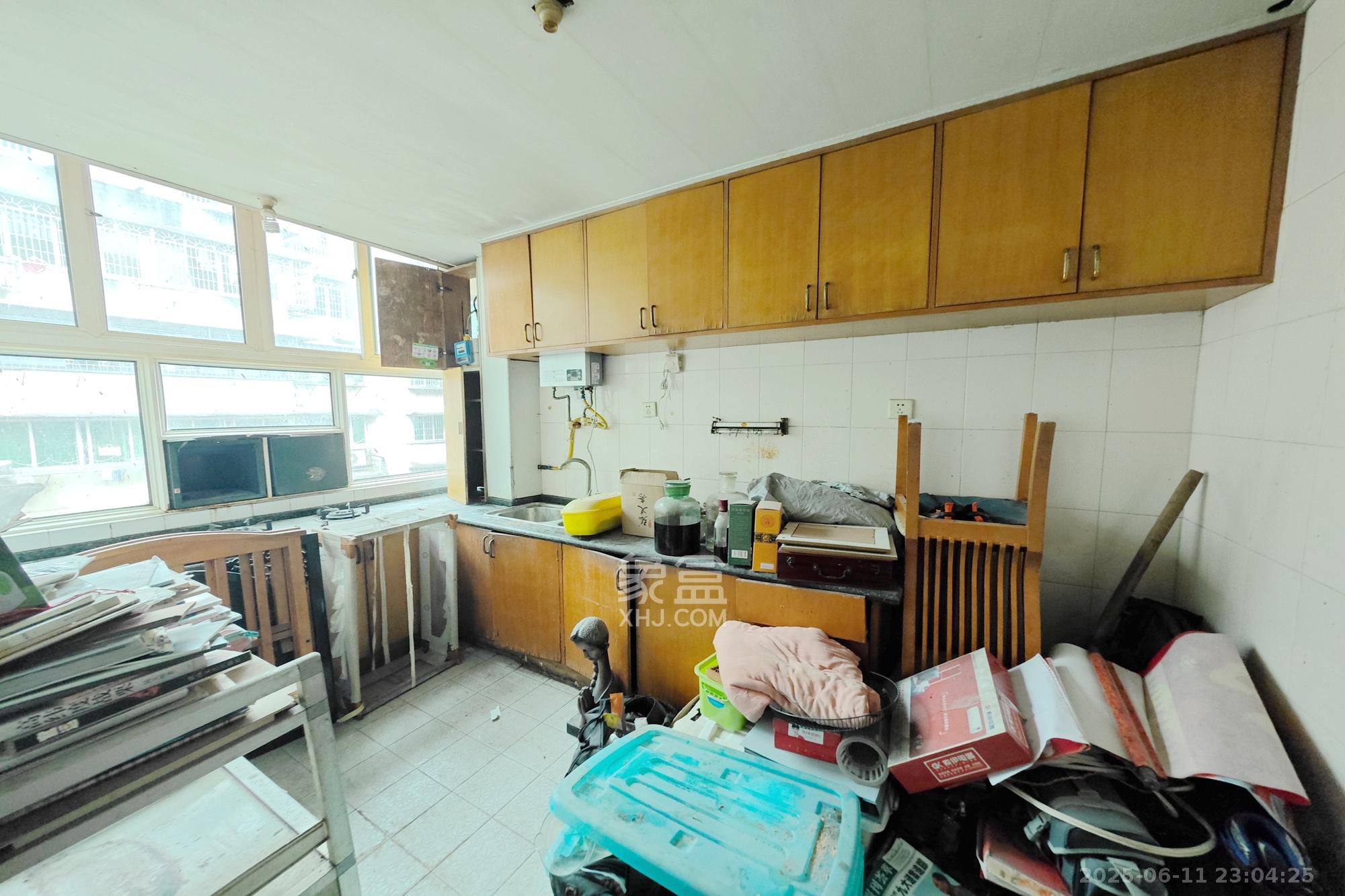 桔园小区1-8片 4室2厅2卫 80.0万 桔园小区1-8片 4室2厅2卫 80.0万厨房