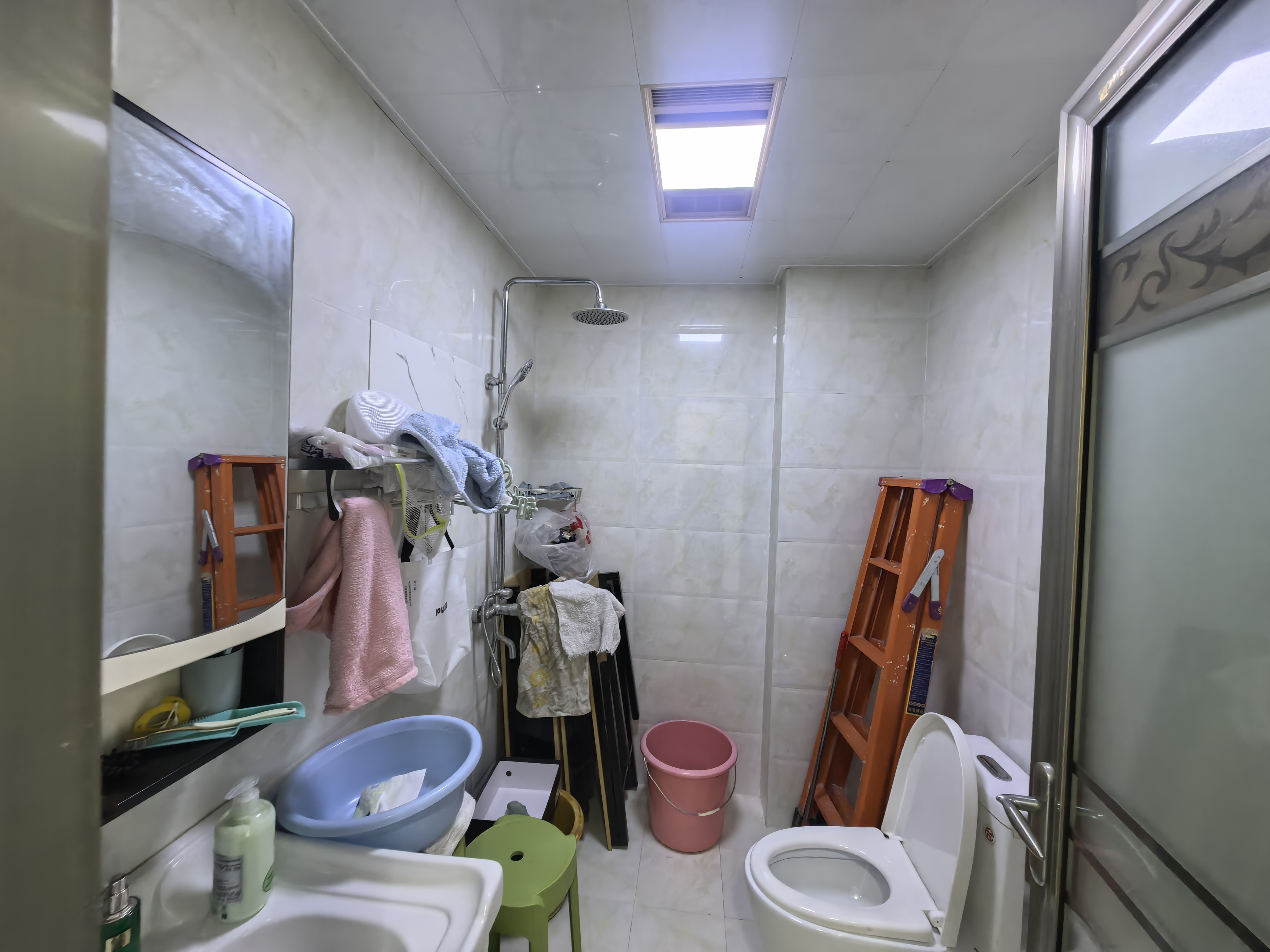 山水印象  3室2厅2卫   61.80万客厅