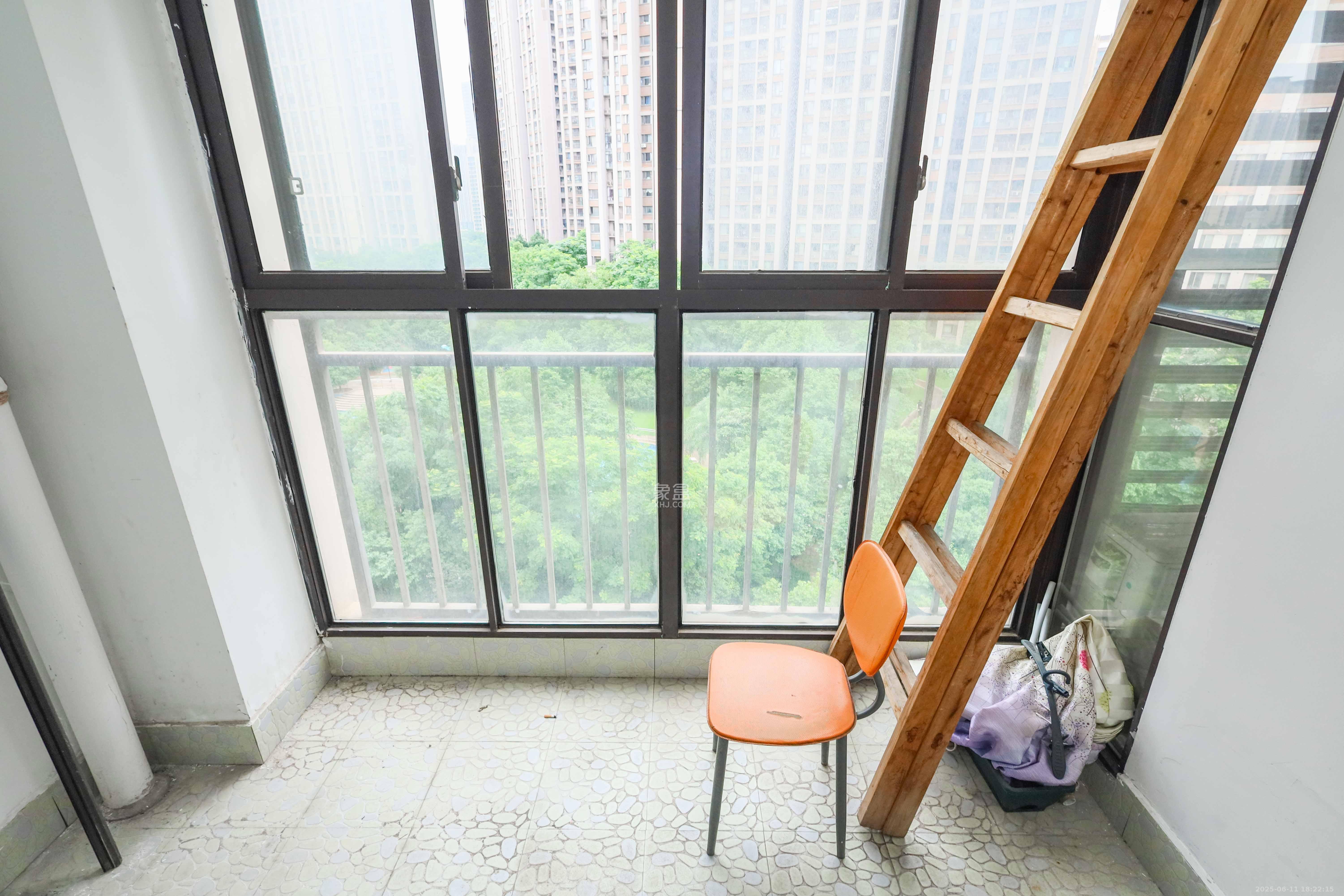 旭辉御府  4室2厅1卫    139.0万 旭辉御府  4室2厅1卫    139.0万阳台