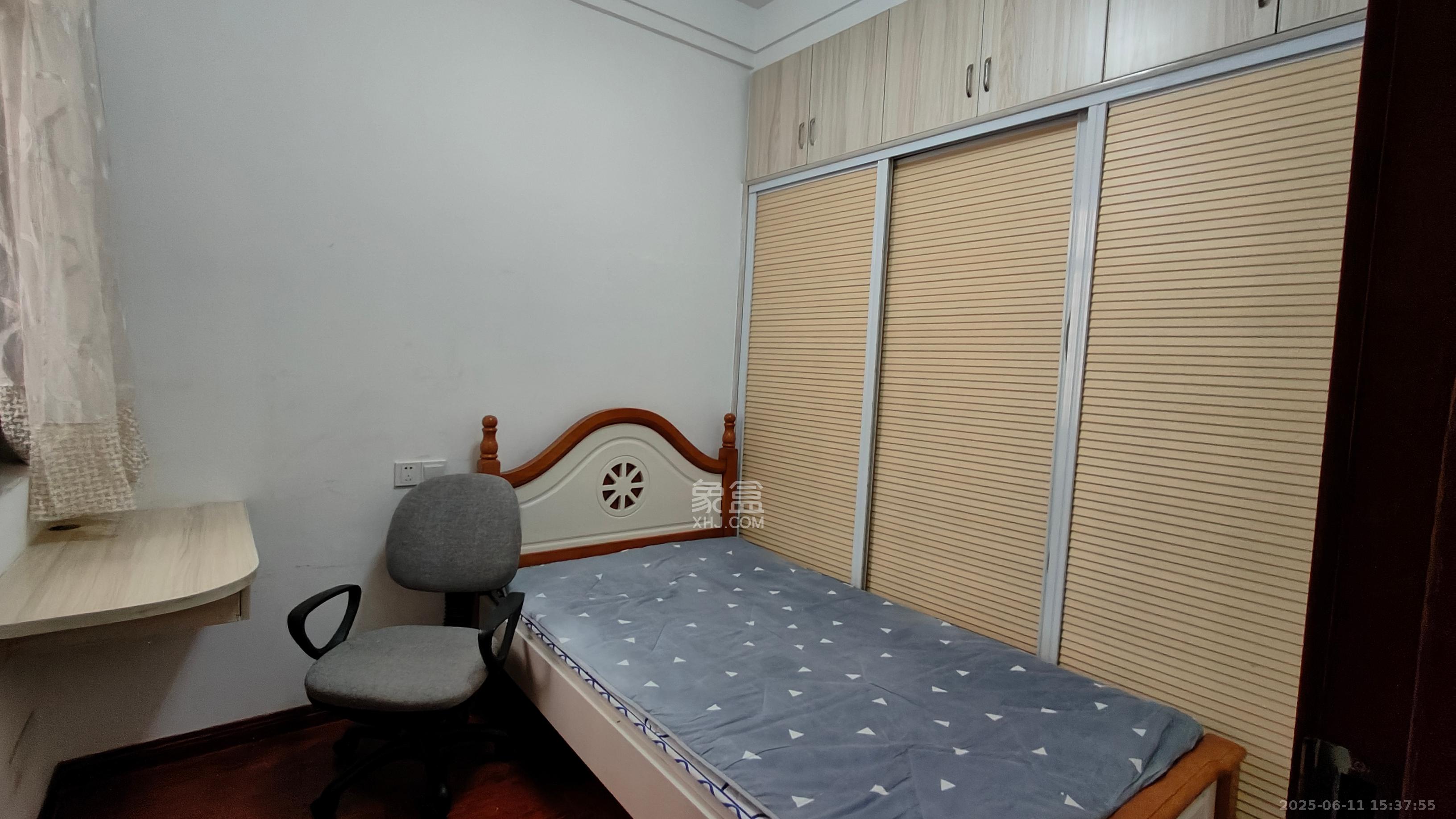 五星龙廻塘小区 3室2厅1卫 2200.0元/月 五星龙廻塘小区 3室2厅1卫 2200.0元/月室内图