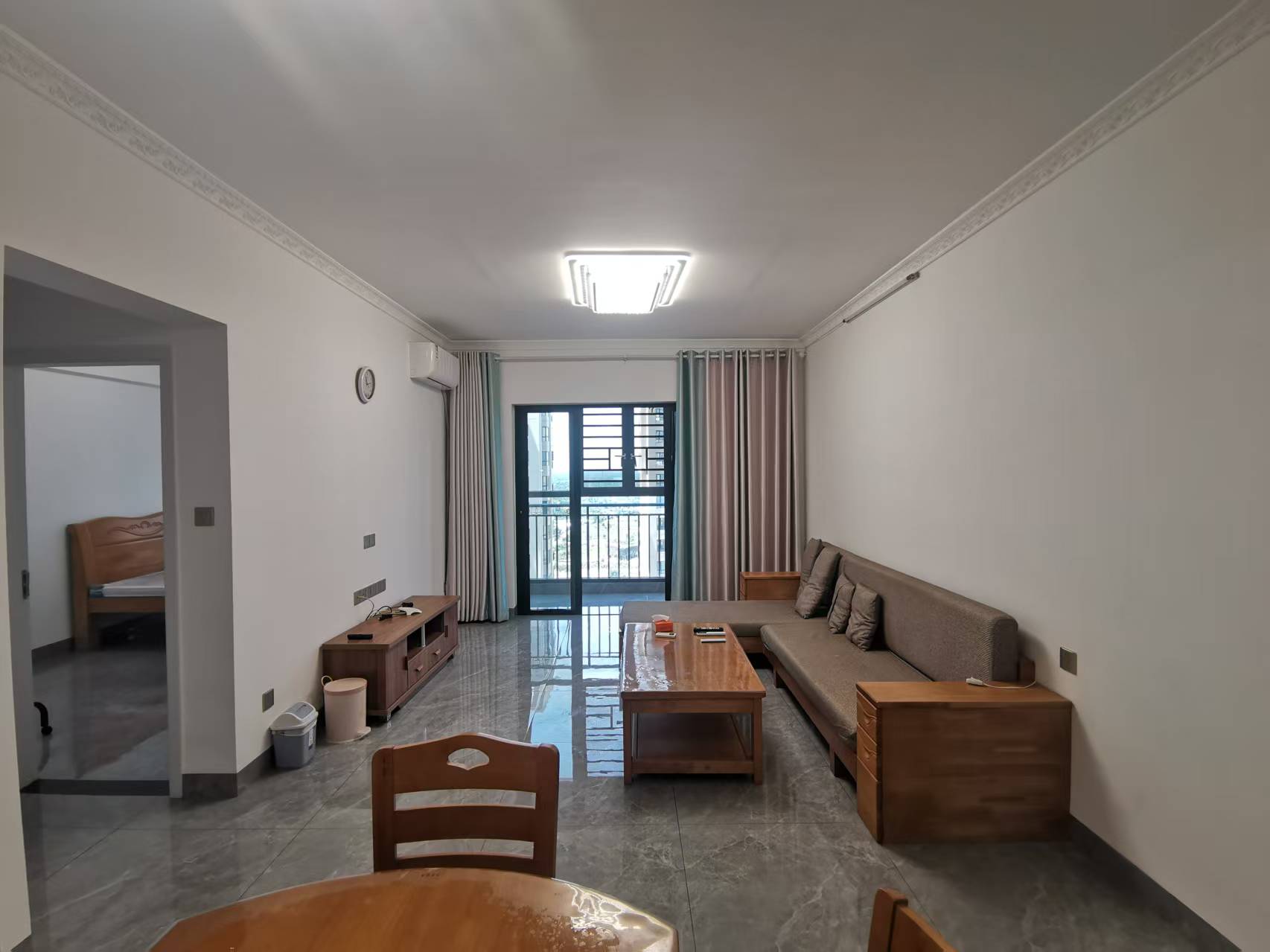 万景峰一期  3室2厅2卫    2300.0元/月 万景峰一期  3室2厅2卫    2300.0元/月室内图