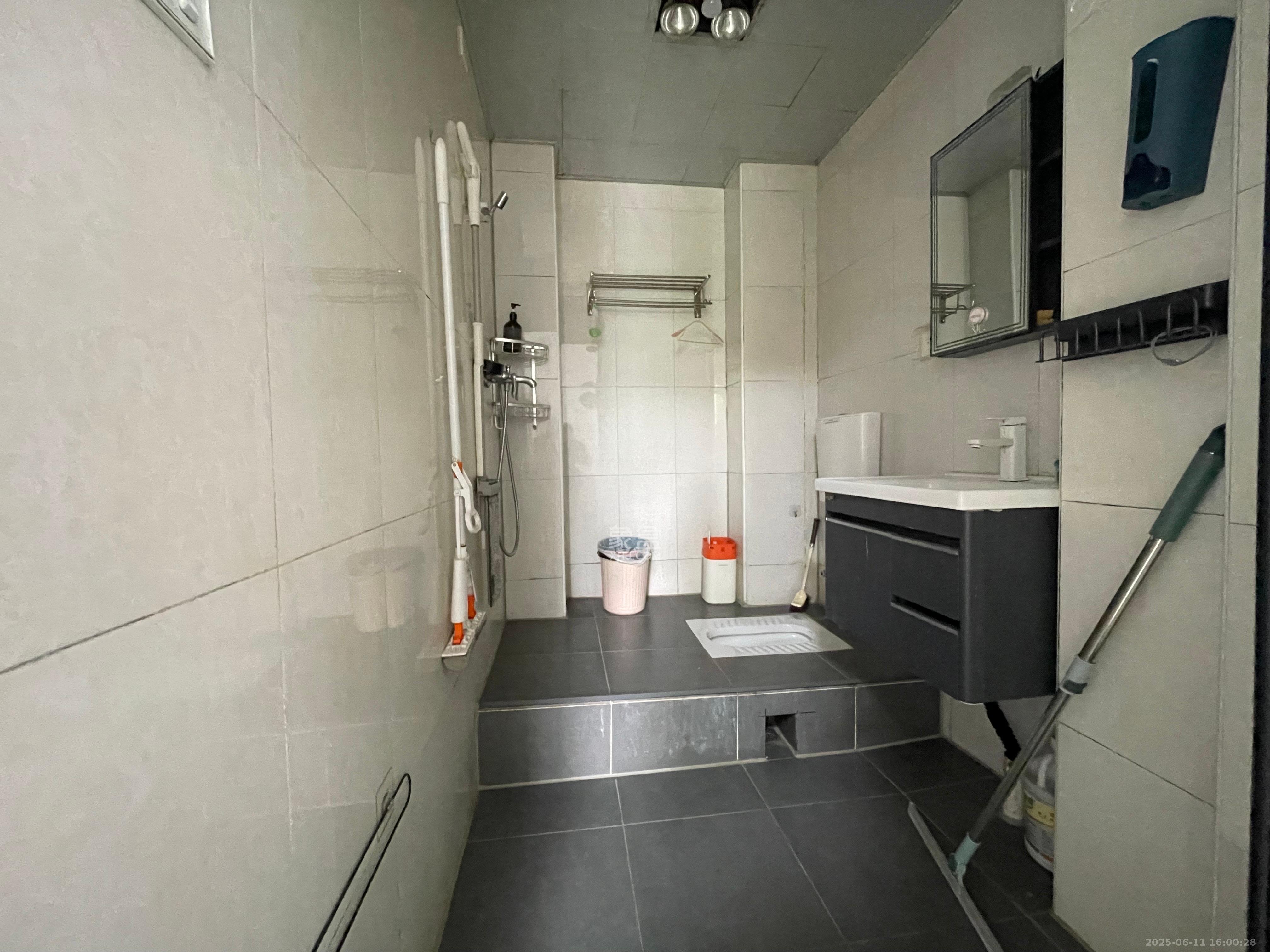 江临天下  2室1厅1卫    1600.0元/月 江临天下  2室1厅1卫    1600.0元/月室内图